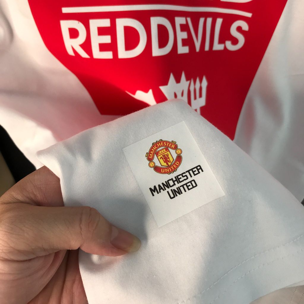 ÁO THUN LOGO KHIÊN ĐỎ MANCHESTER UNITED
