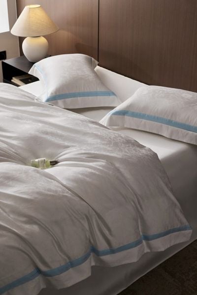  Set Chăn Ga Tencel 120s Markcross Dệt Vân Chìm - Màu Trắng Viền Xanh 
