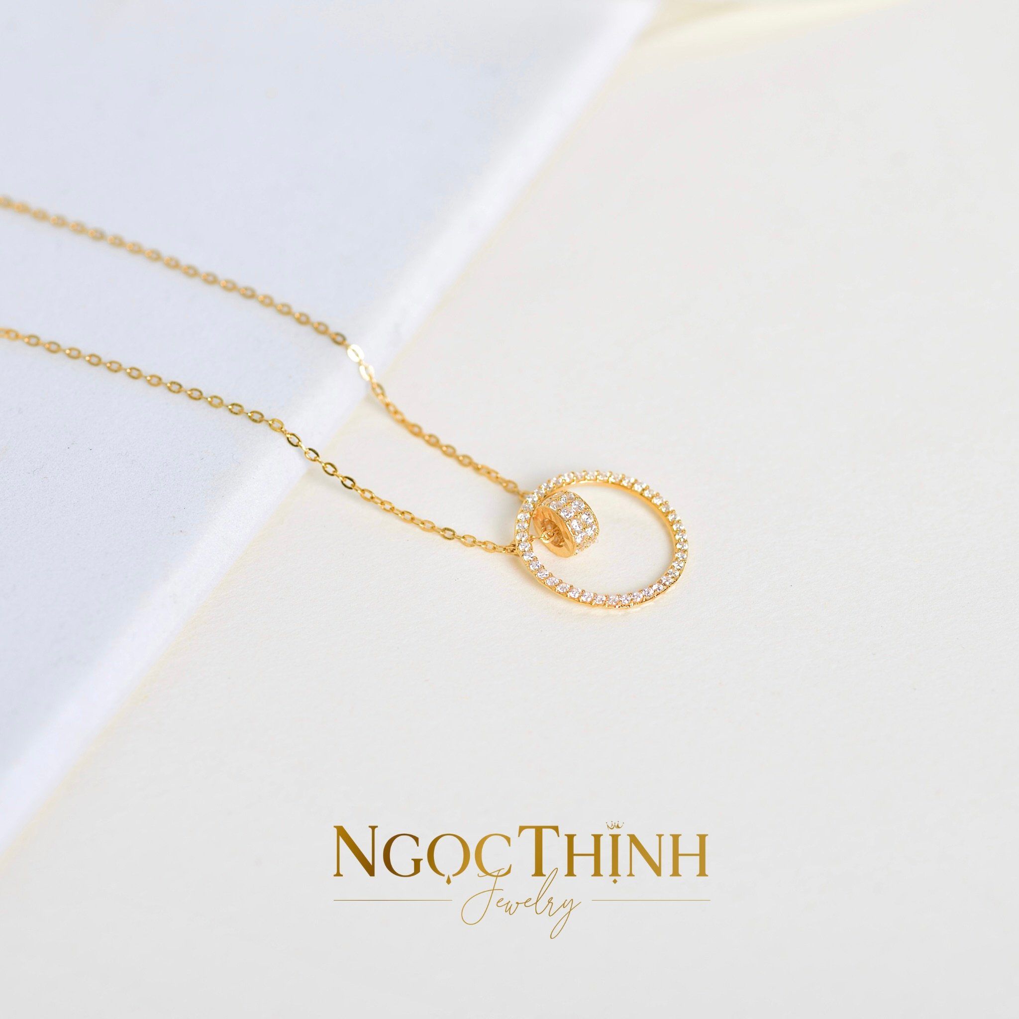 Dây chuyền liền mặt