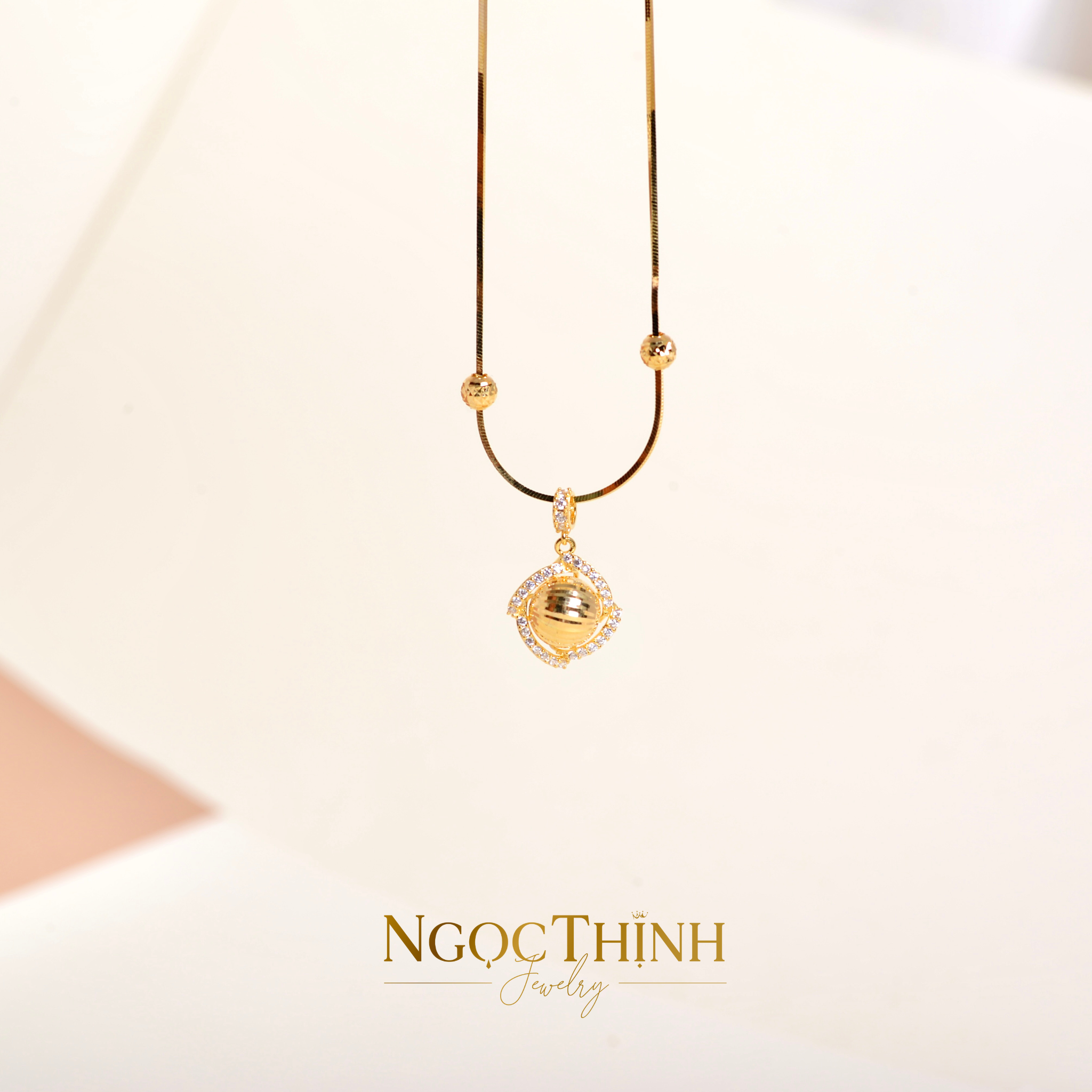 Dây chuyền liền mặt