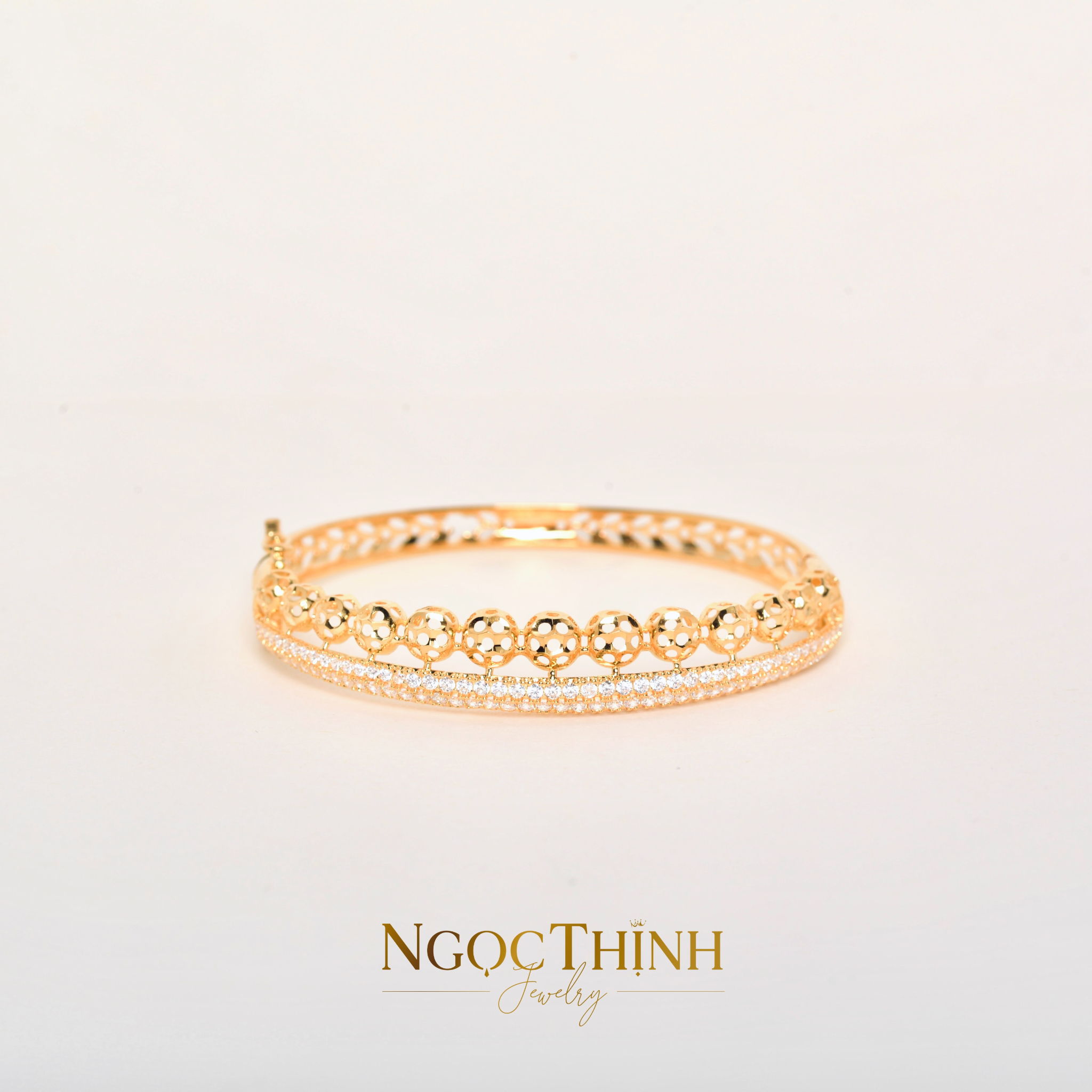 Vòng tay Bangle Cz