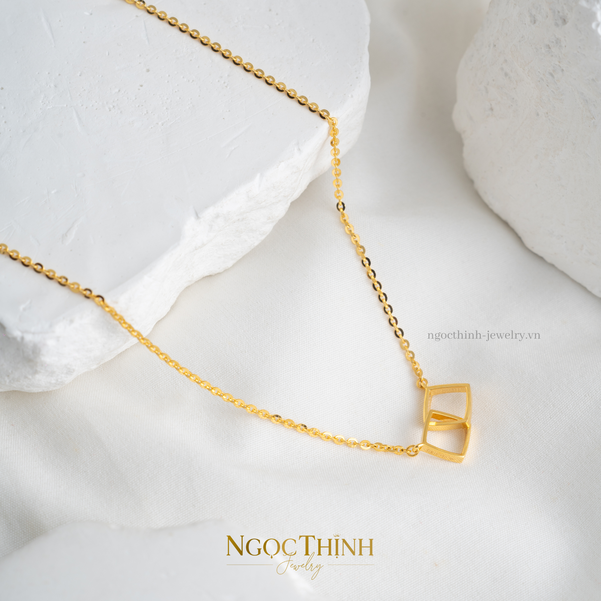 Dây chuyền liền mặt