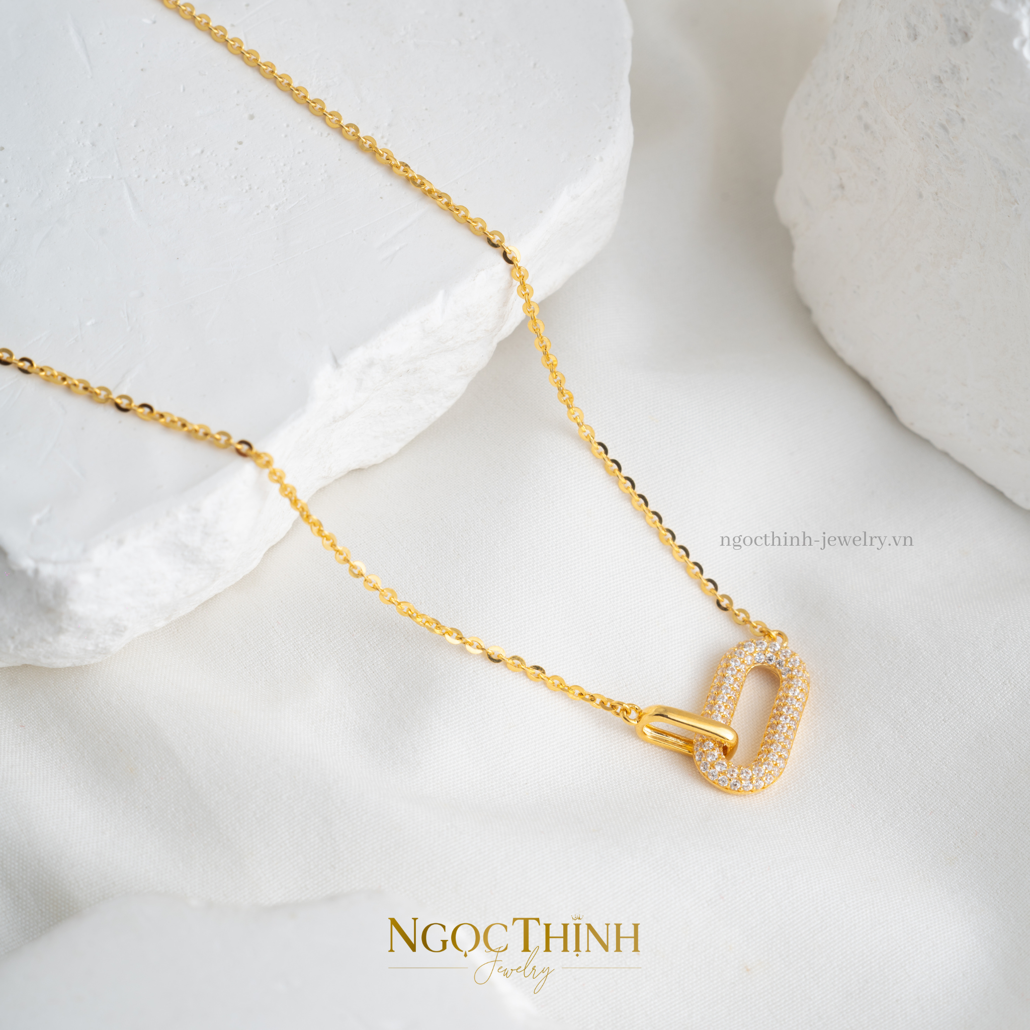 Dây chuyền liền mặt