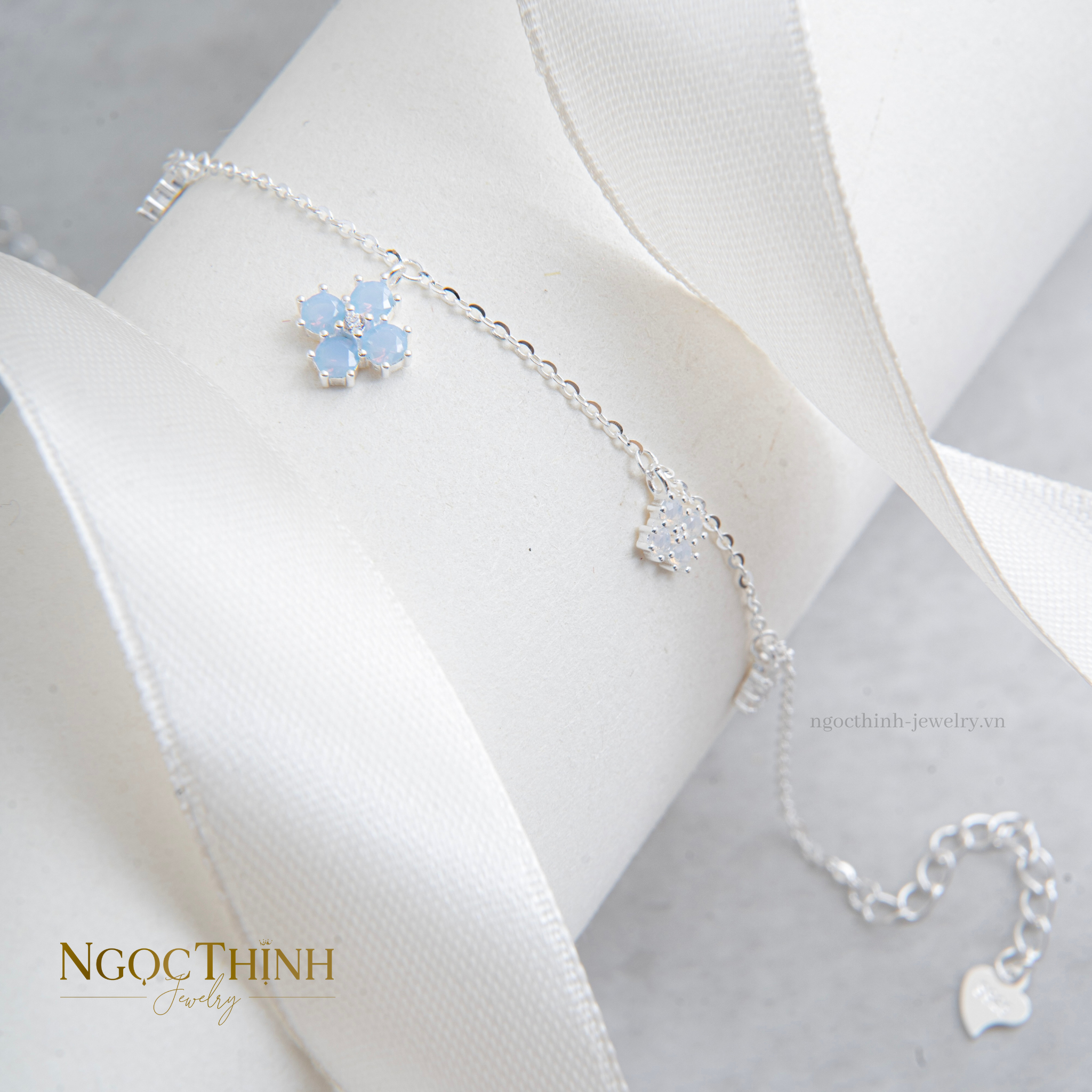 Lắc bạc nữ