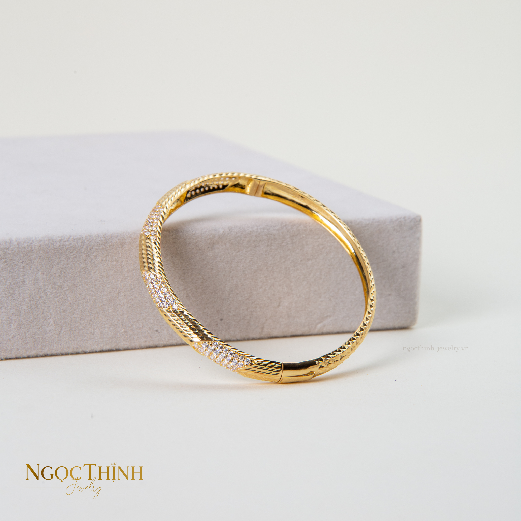 Vòng tay Bangle