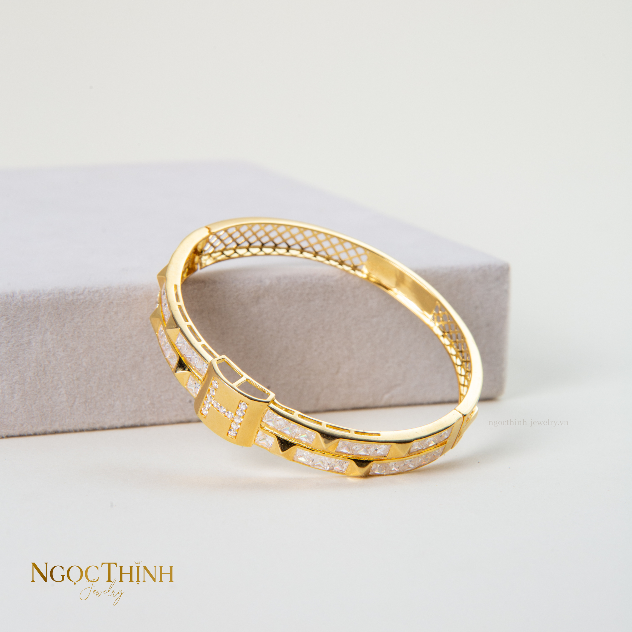 Vòng tay Bangle