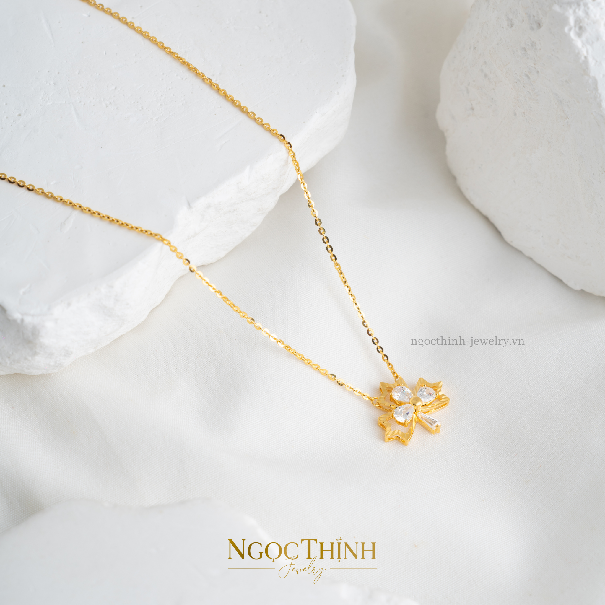 Dây chuyền liền mặt