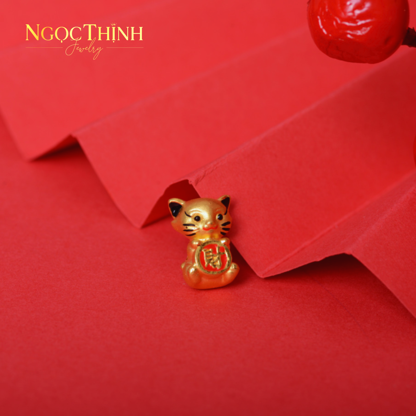 Charm mèo vàng thần tài