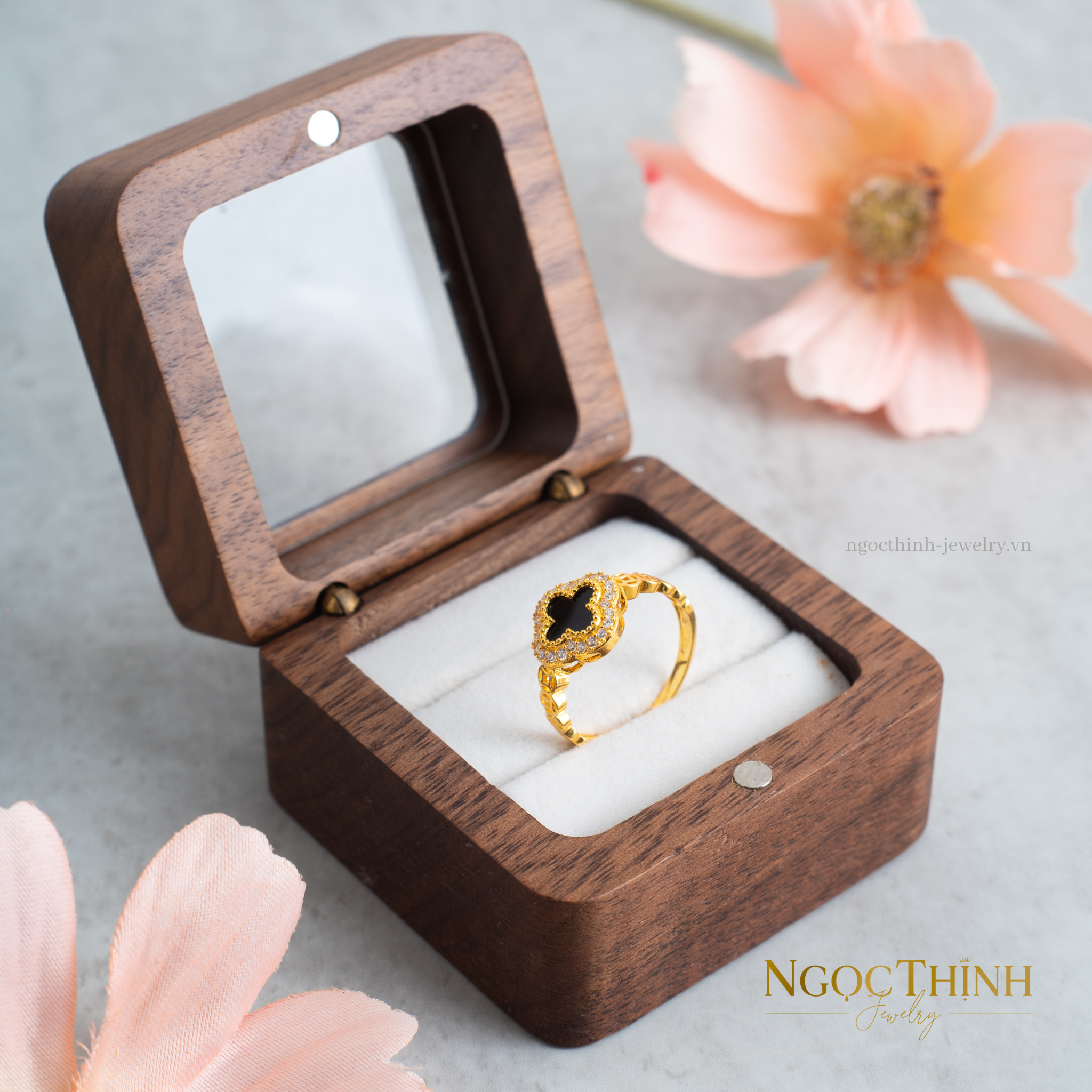 Nhẫn nữ
