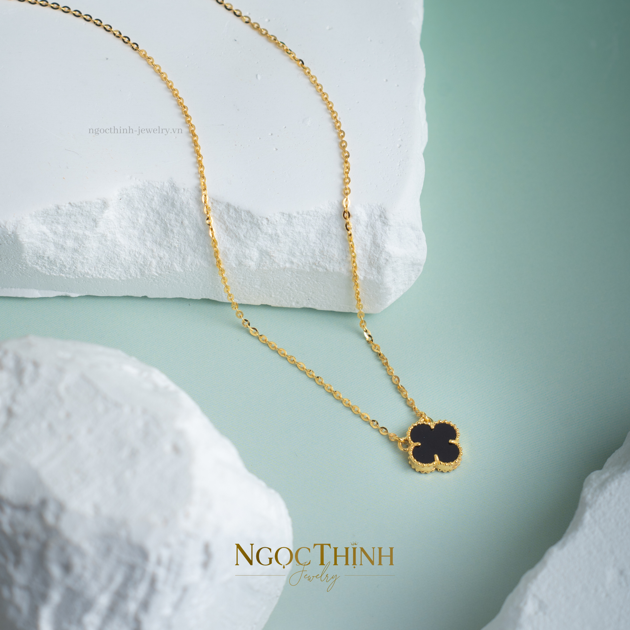 Dây chuyền liền mặt