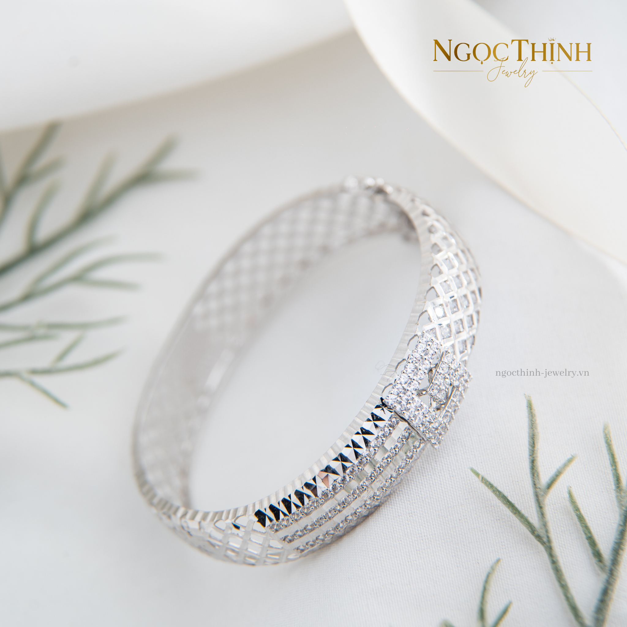 Vòng tay Bangle