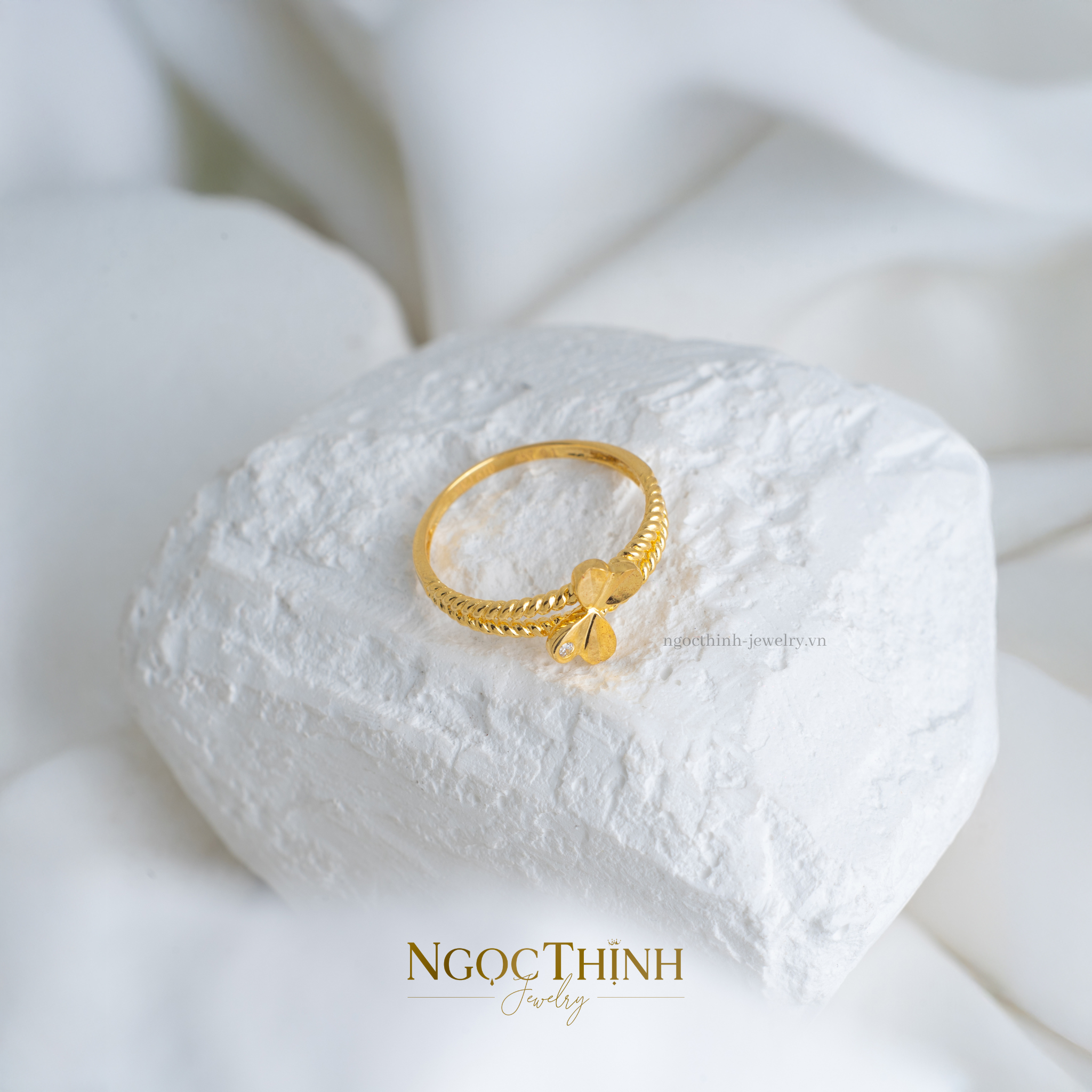 Nhẫn Nữ