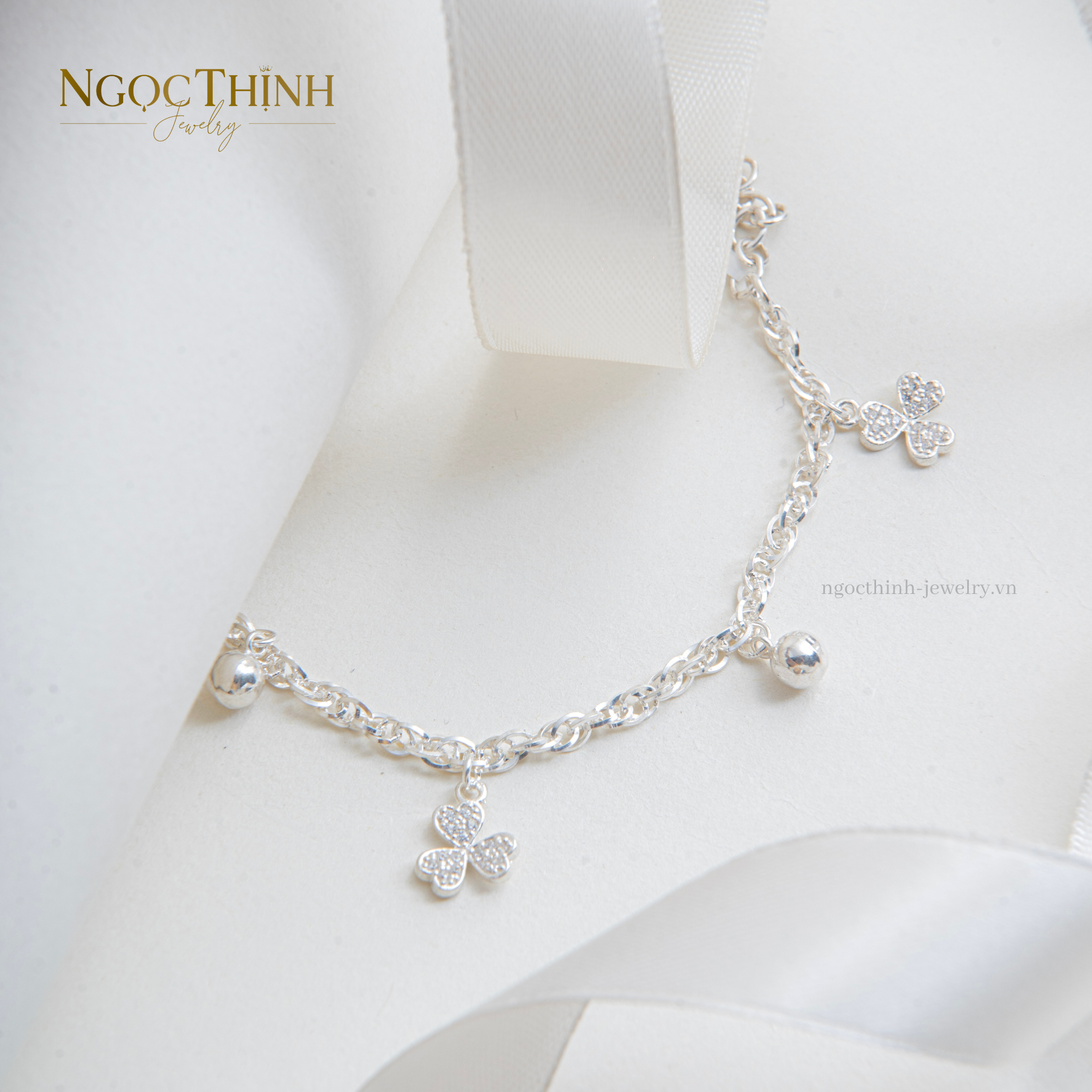 Lắc bạc nữ