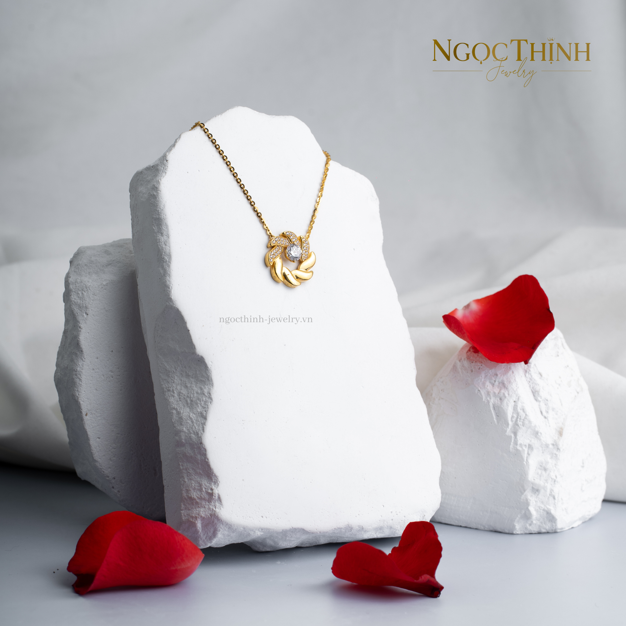 Dây chuyền liền mặt