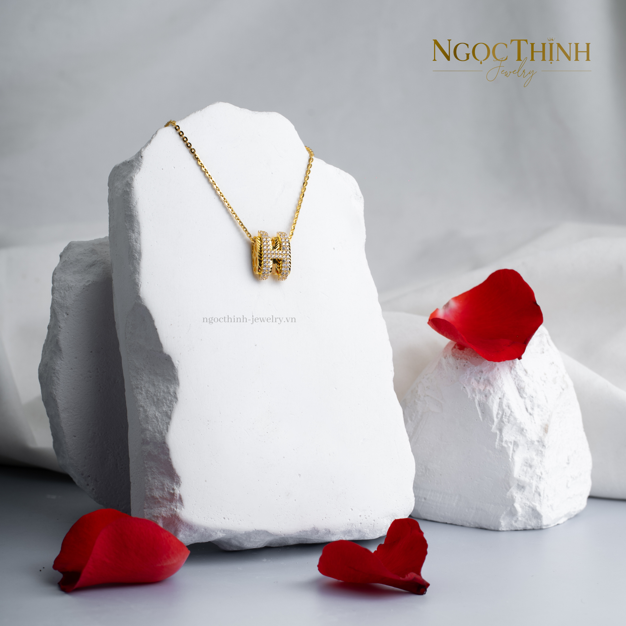 Dây chuyền liền mặt