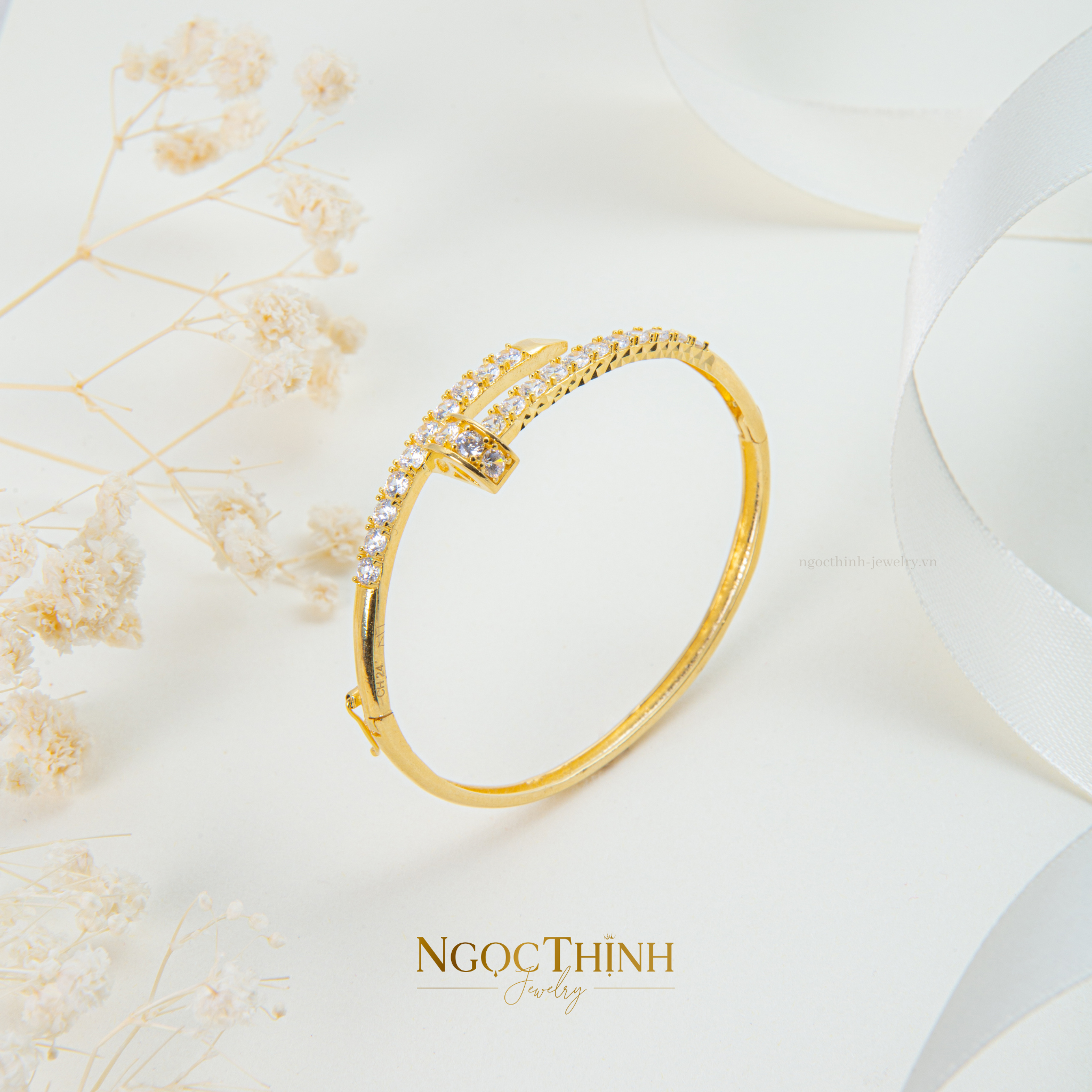 Vòng tay Bangle
