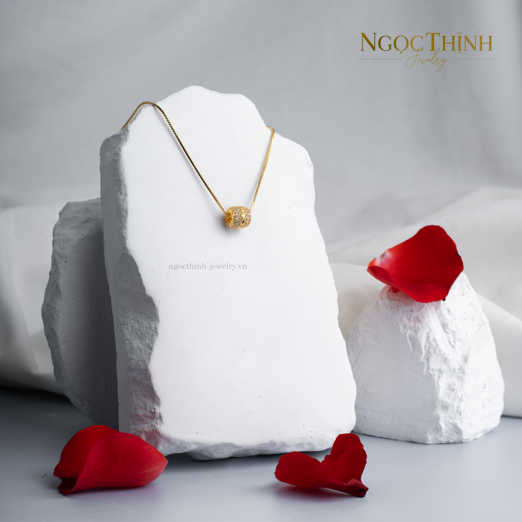 Dây chuyền liền mặt