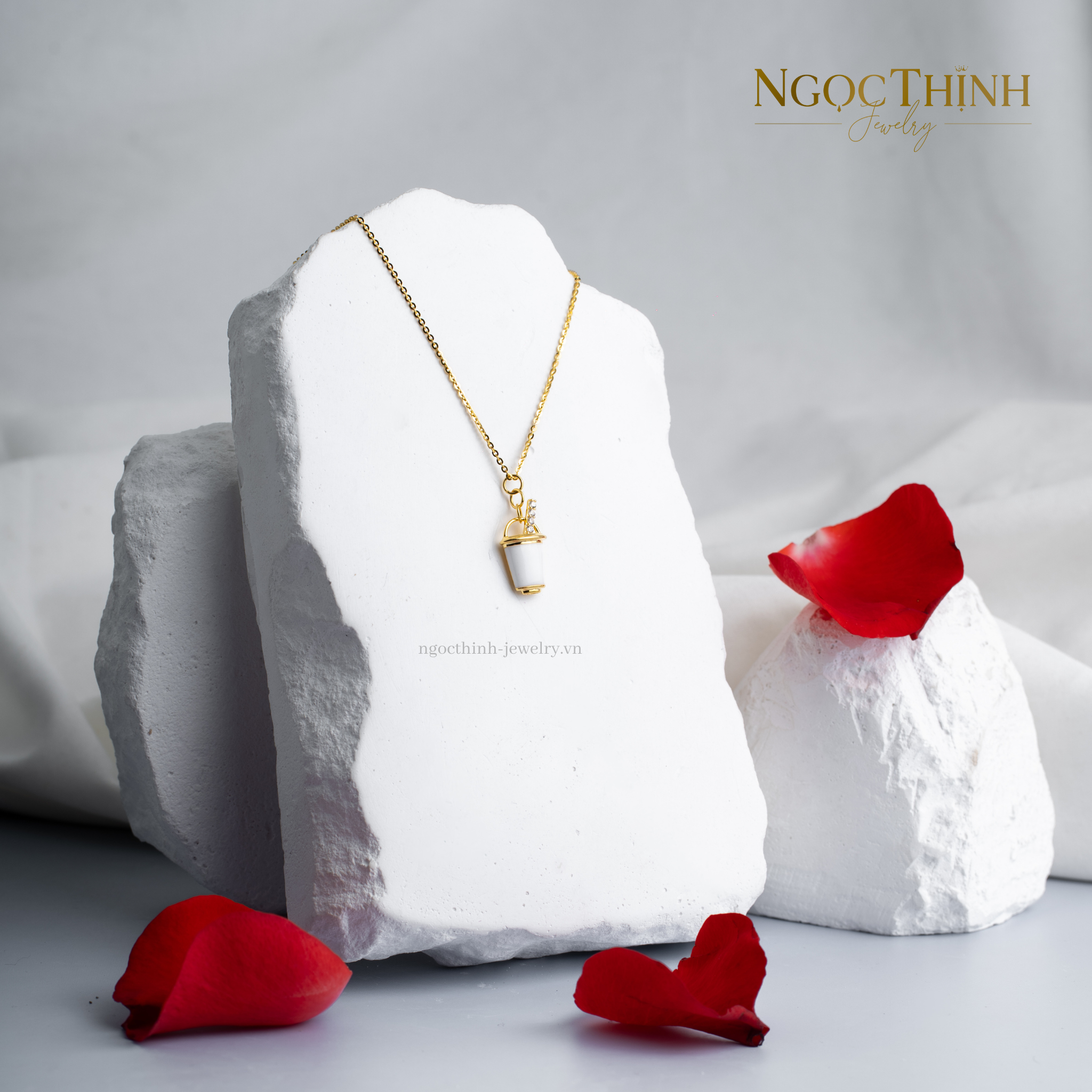 Dây chuyền liền mặt