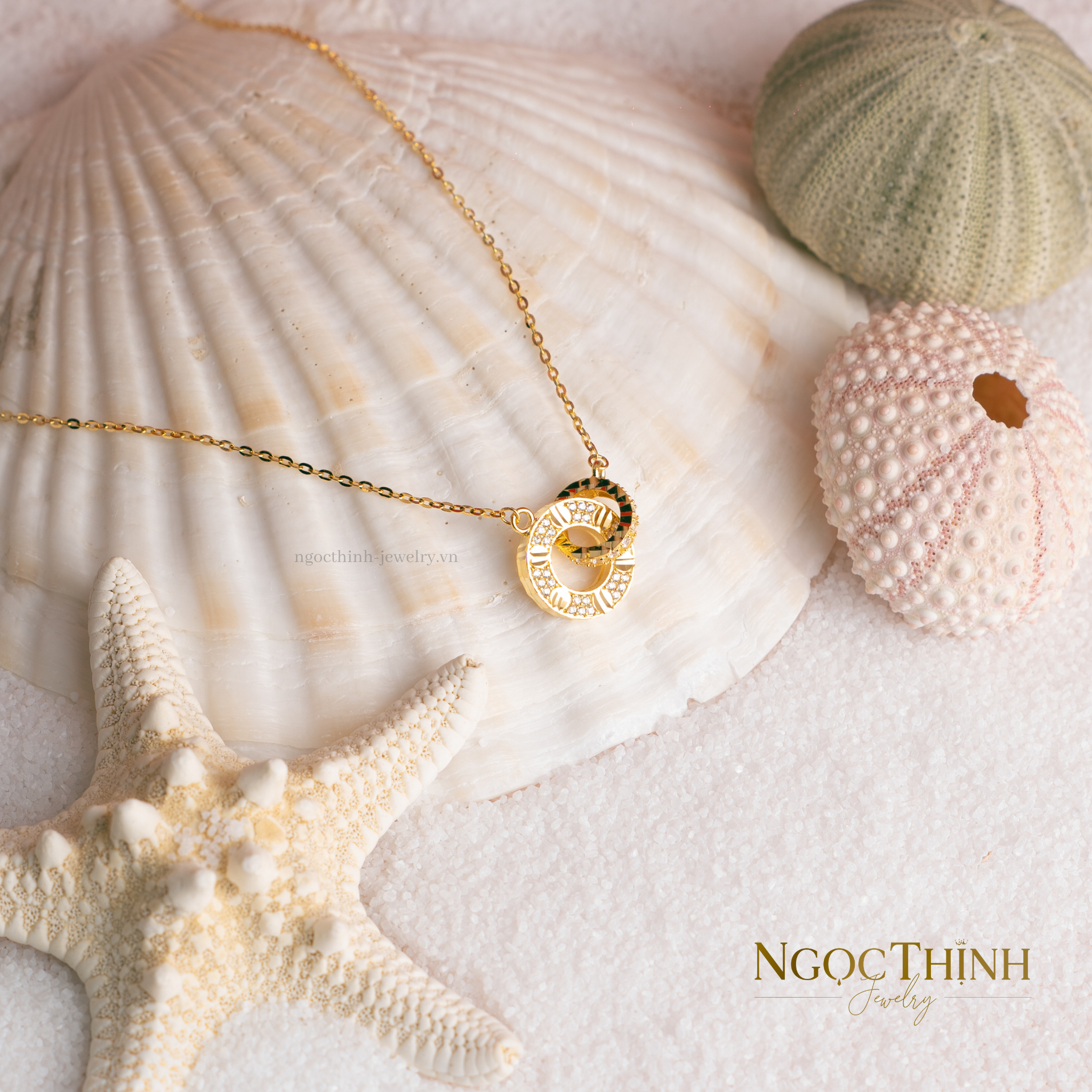 Dây chuyền liền mặt