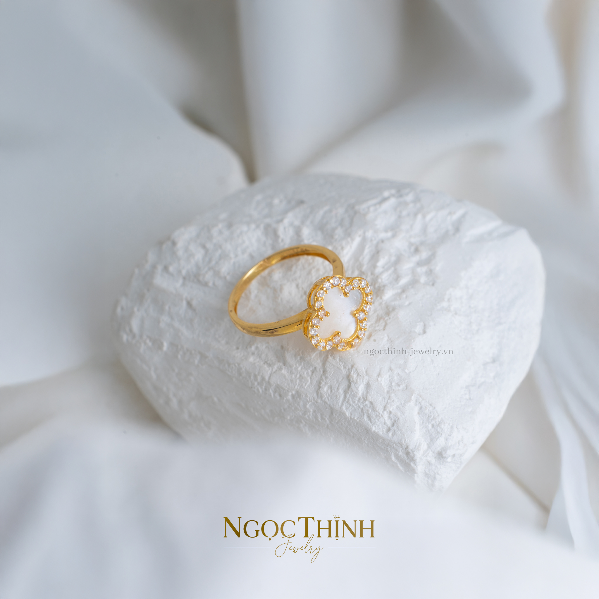 Nhẫn Nữ