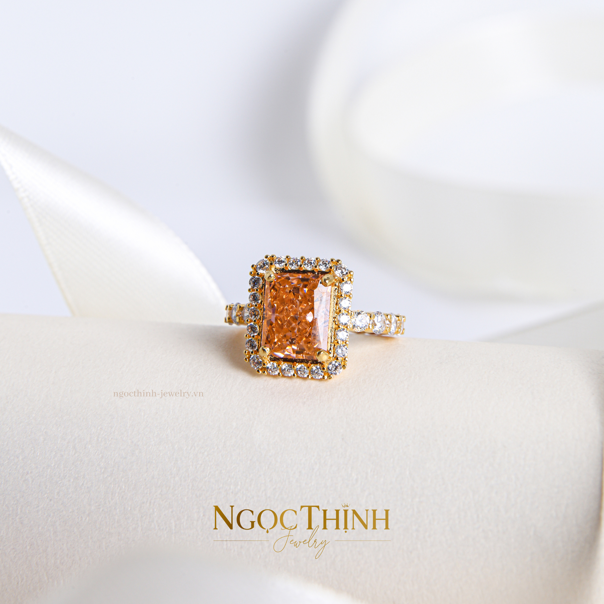 Nhẫn nữ Topaz