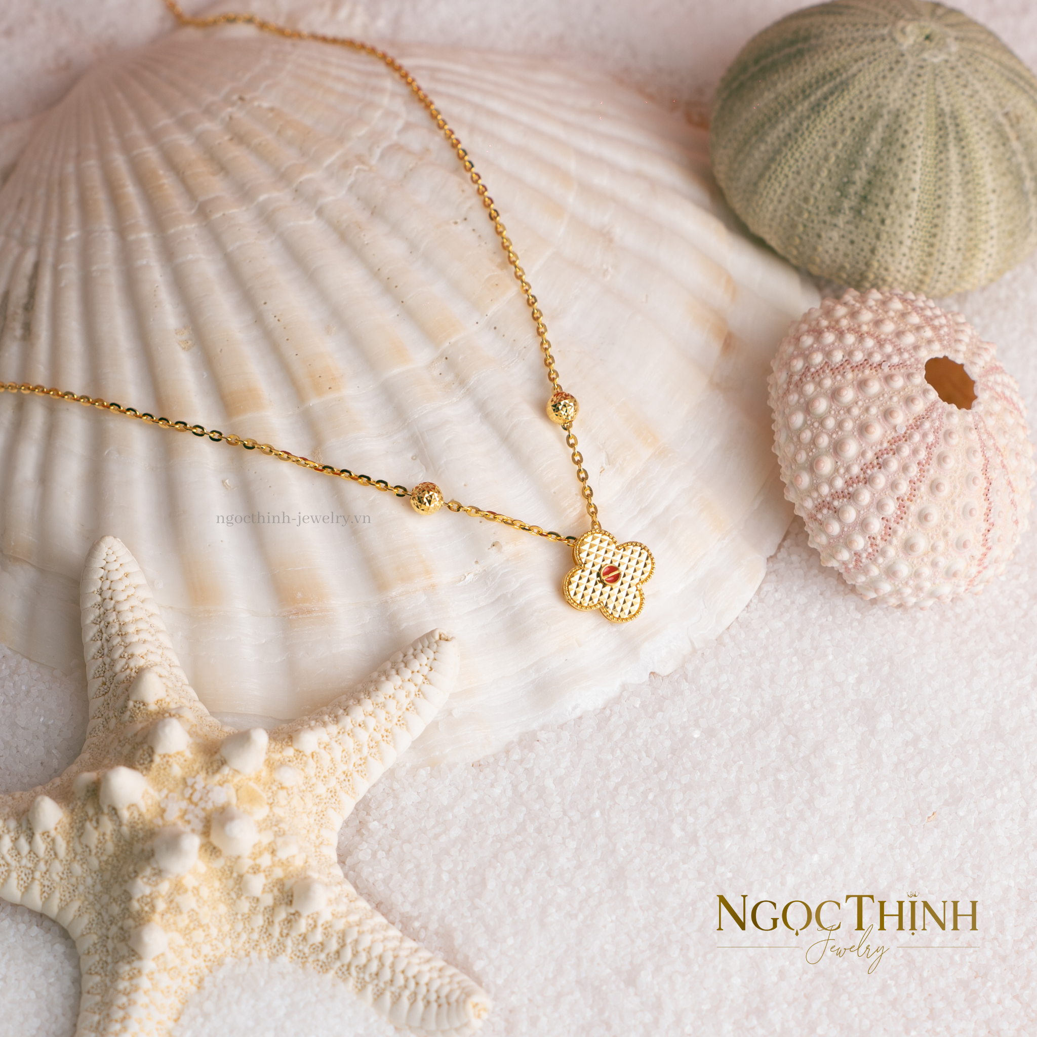 Dây chuyền liền mặt