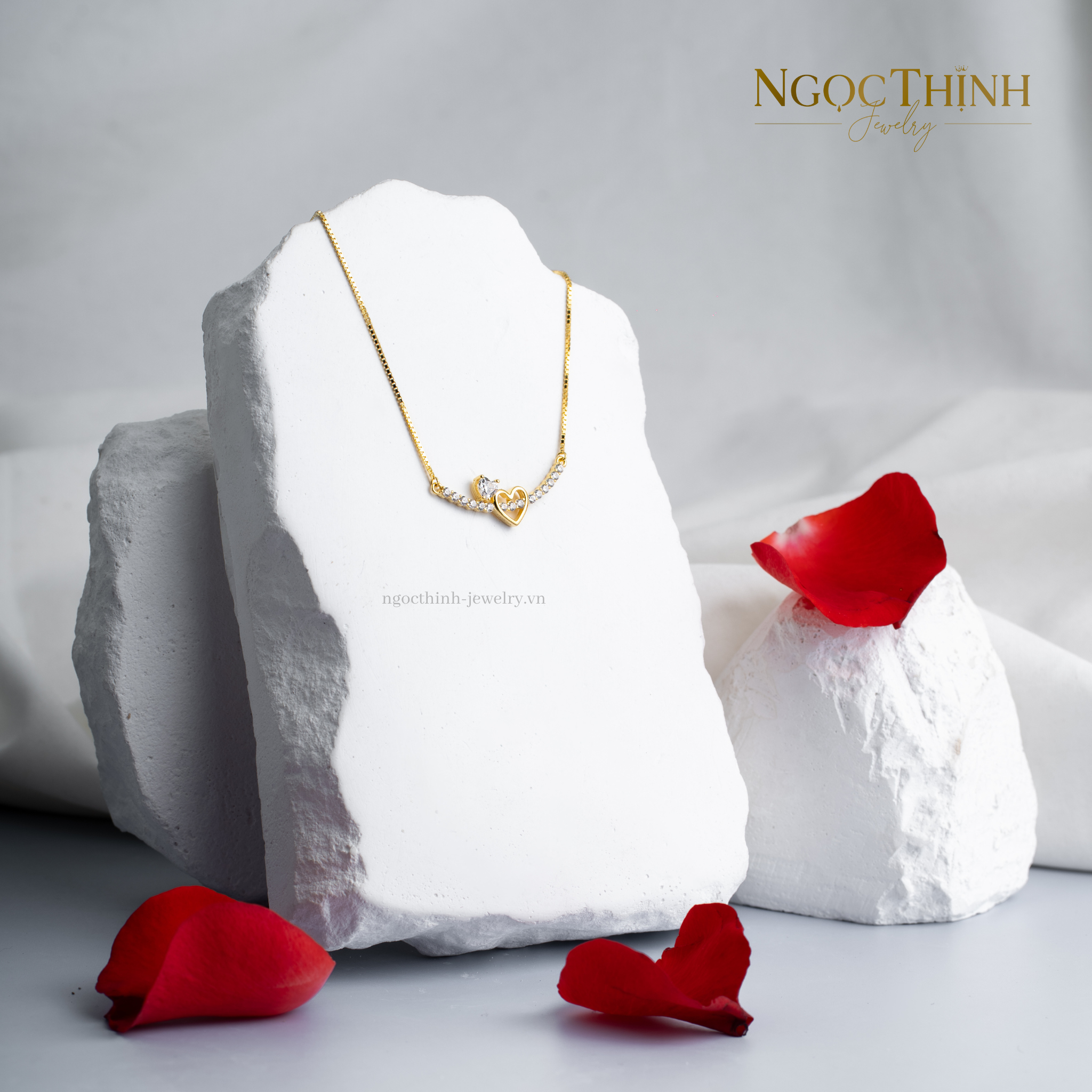 Dây chuyền liền mặt