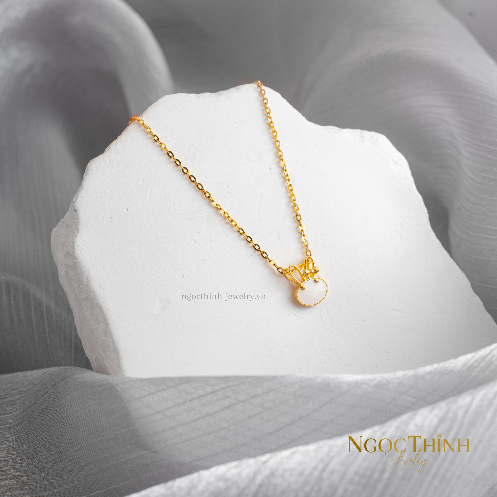 Dây chuyền liền mặt