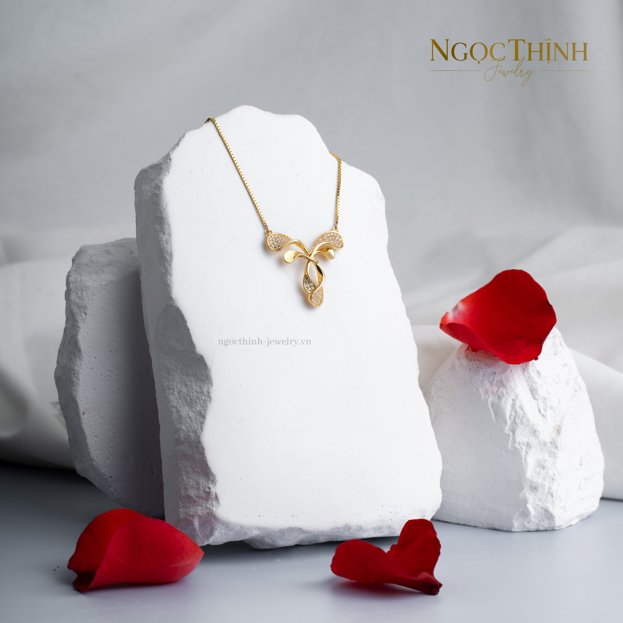 Dây chuyền liền mặt