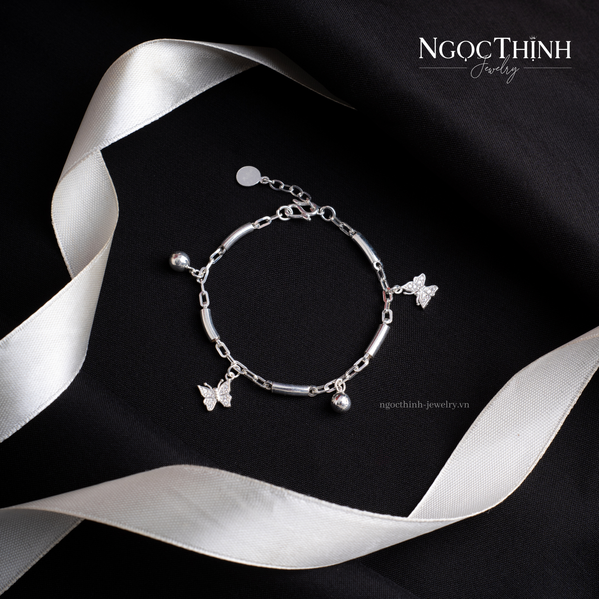 Lắc bạc nữ
