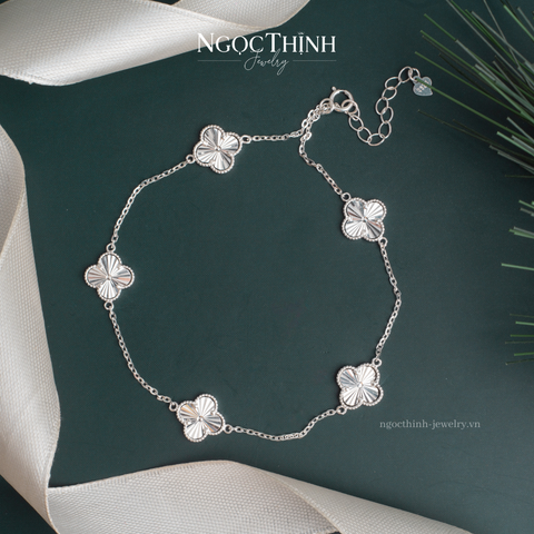 CỬA HÀNG TRANG SỨC BẠC NỮ XINH XẮN VÀ HIỆN ĐẠI