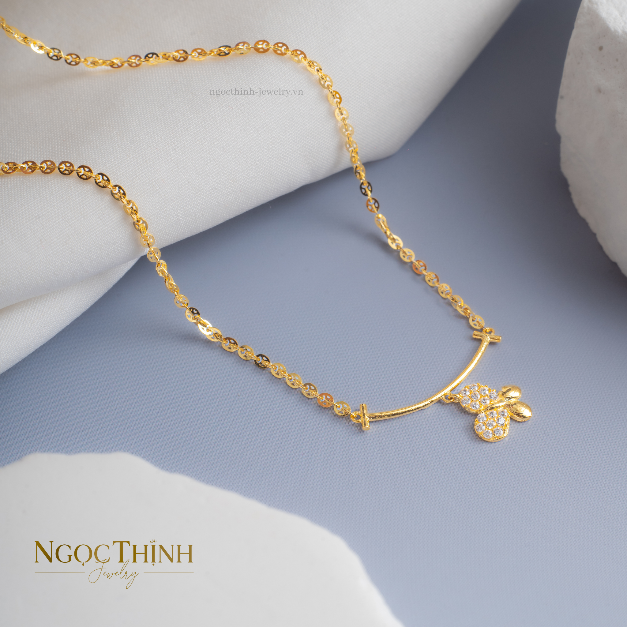 Dây chuyền liền mặt