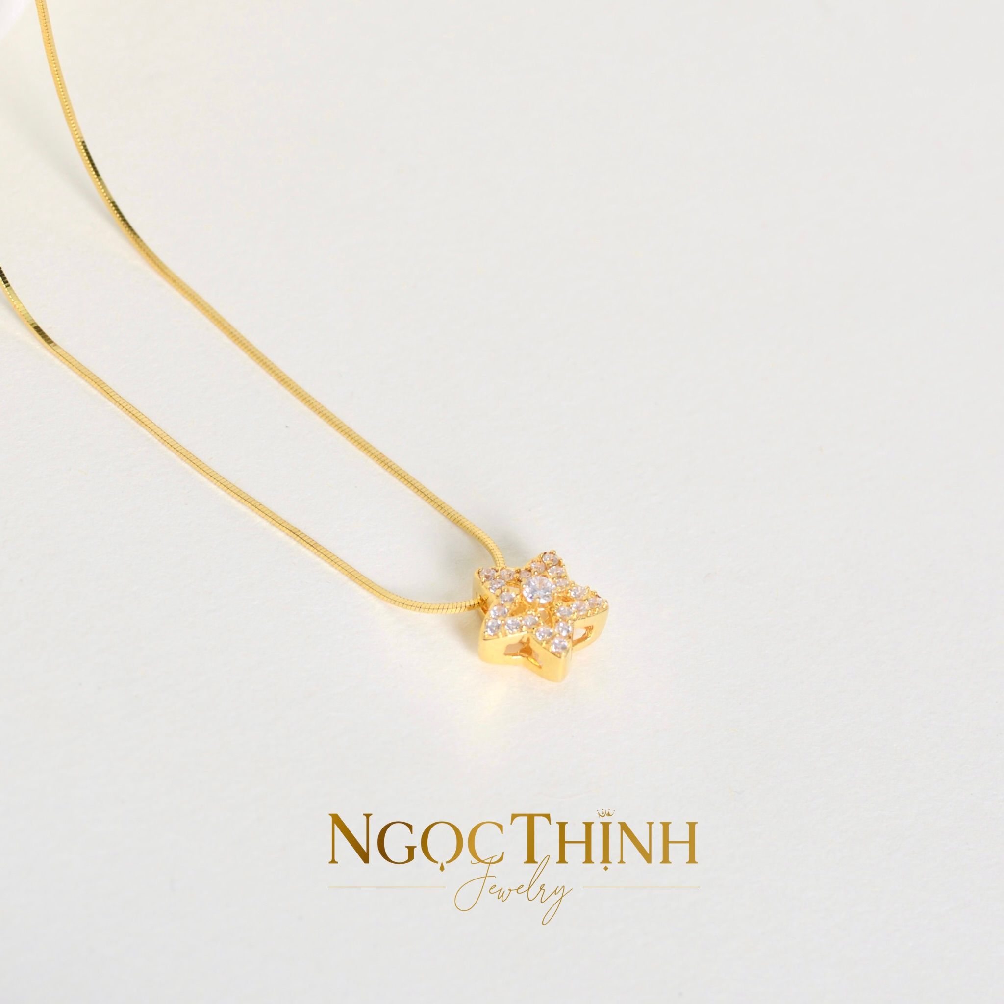 Dây chuyền liền mặt