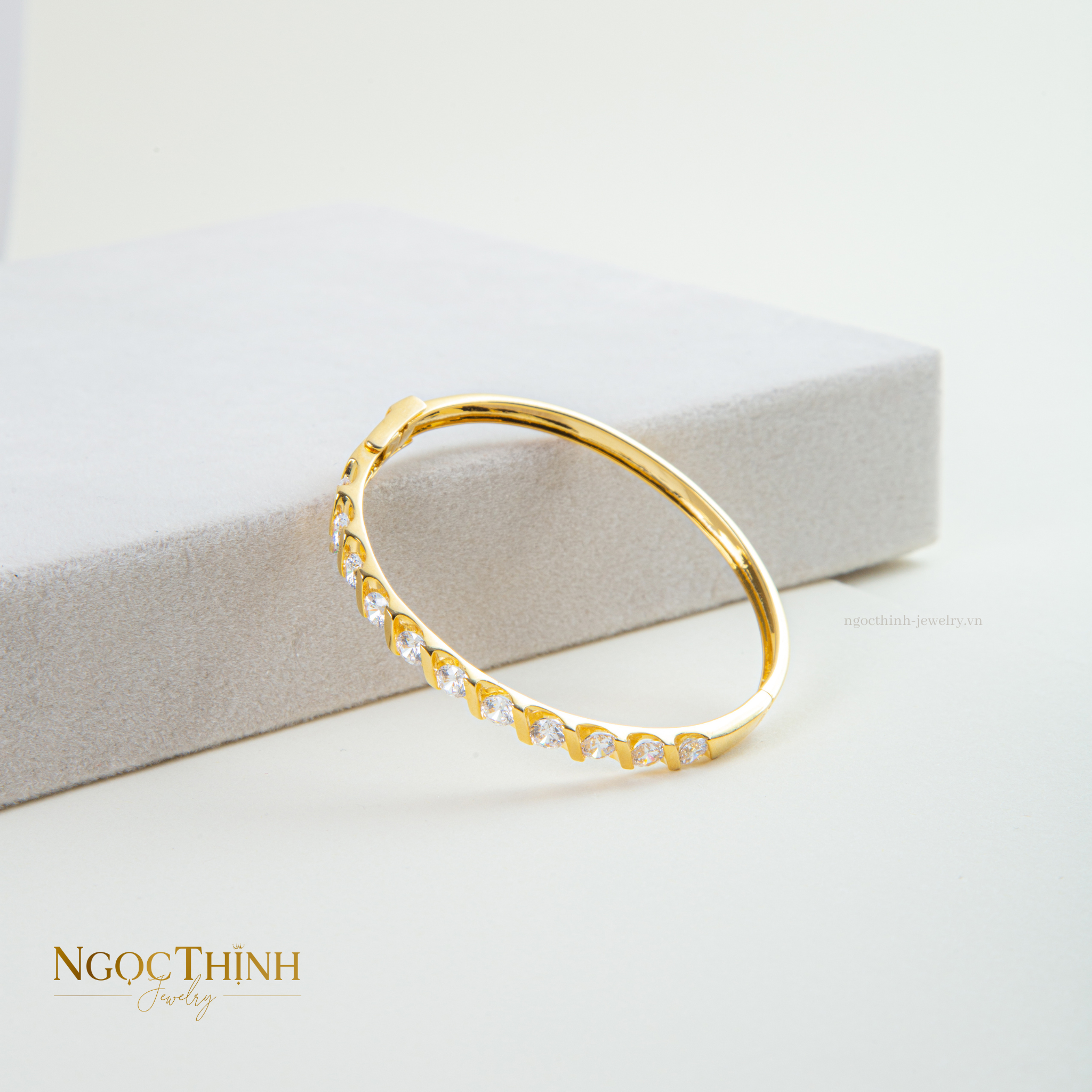 Vòng tay Bangle