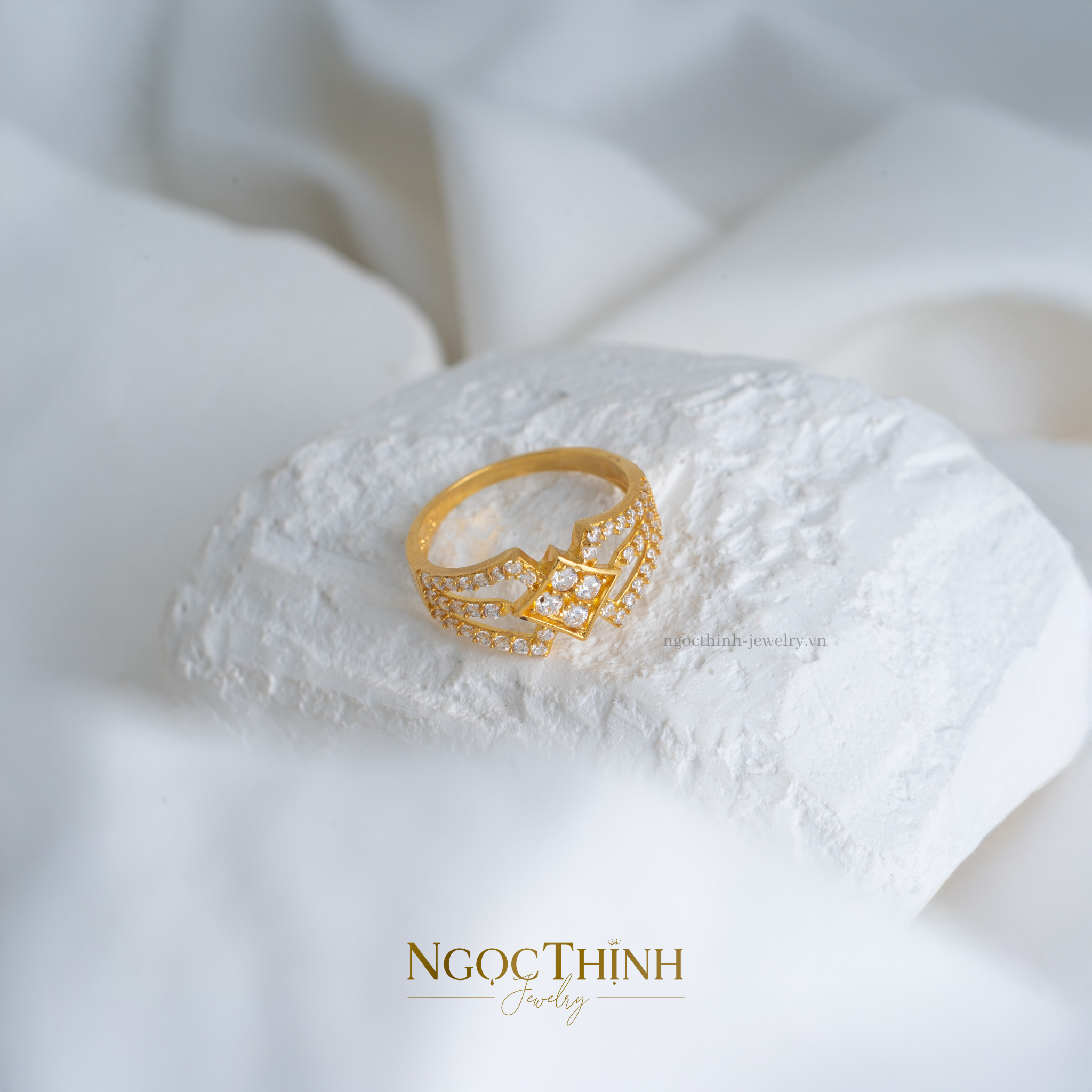 Nhẫn Nữ