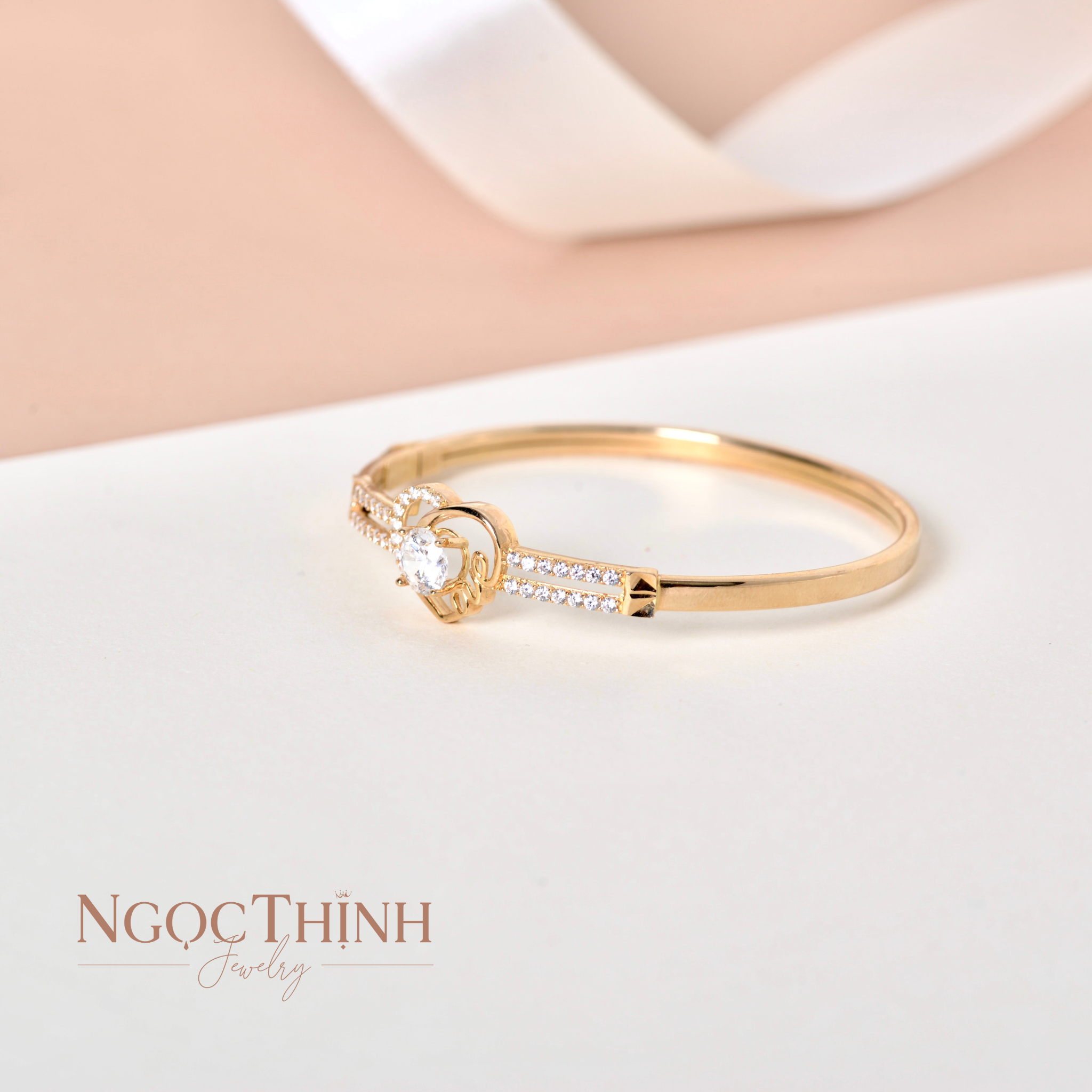 Vòng tay Bangle Cz