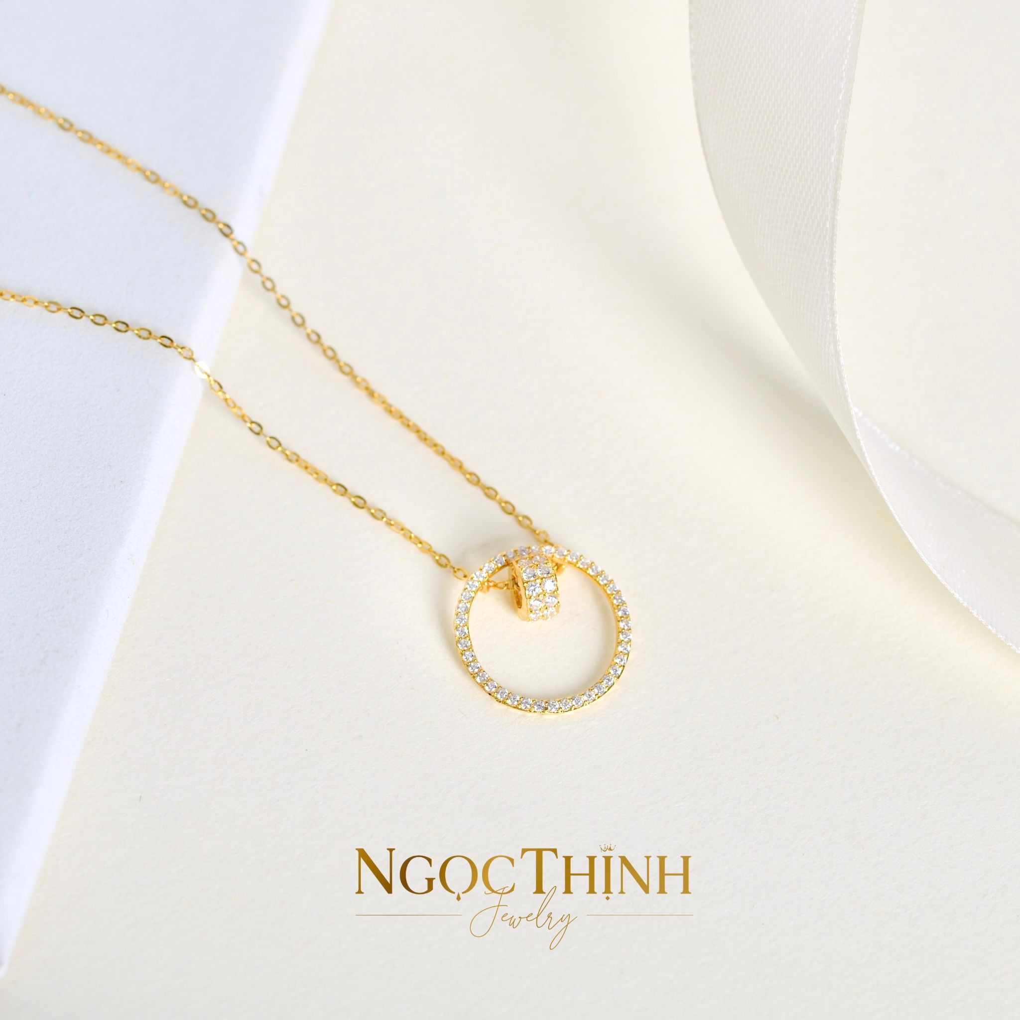 Dây chuyền liền mặt