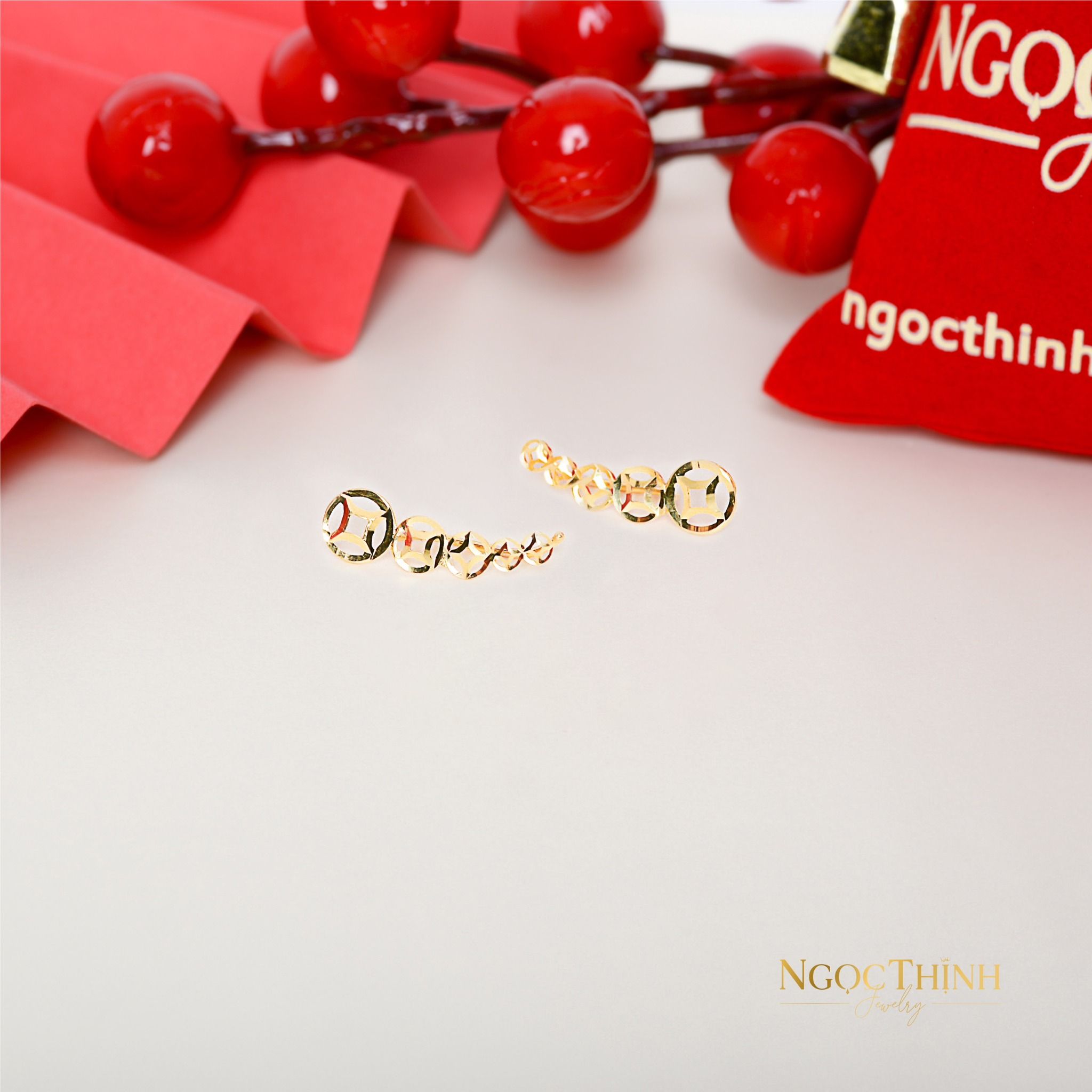 Bông tai kim tiền