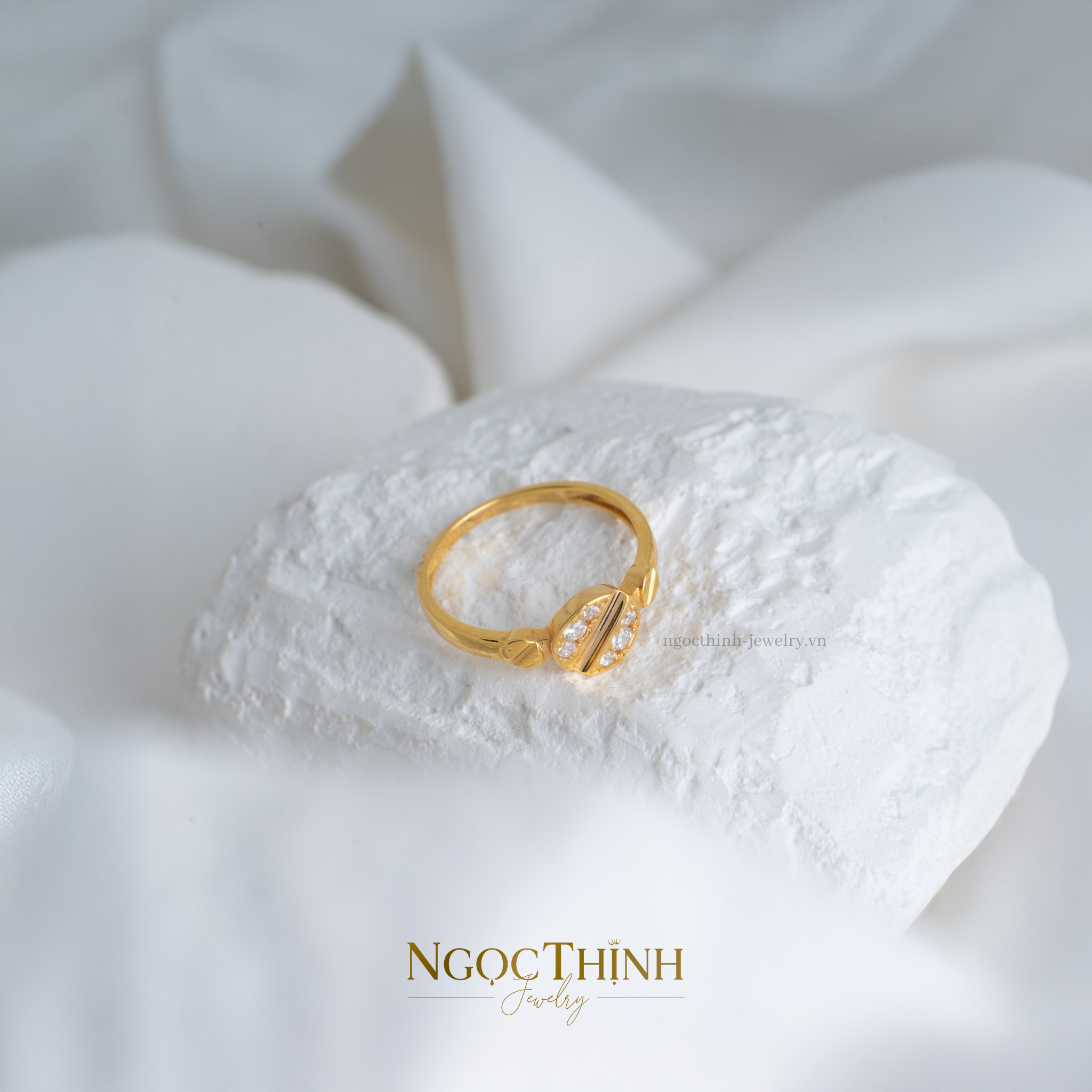 Nhẫn Nữ