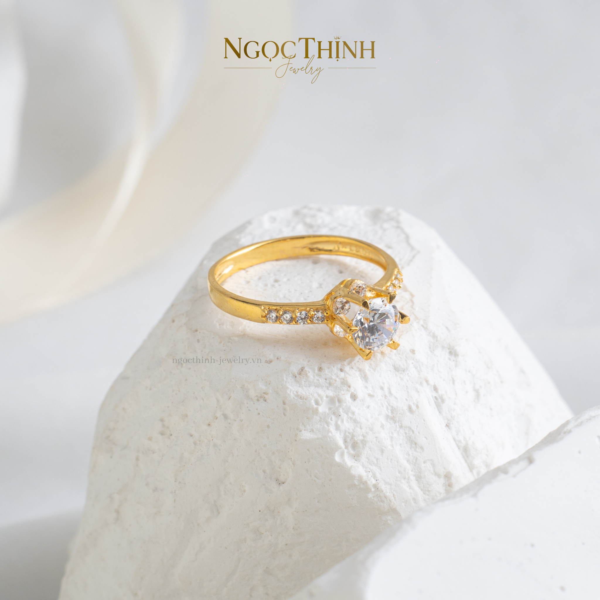 Nhẫn Nữ