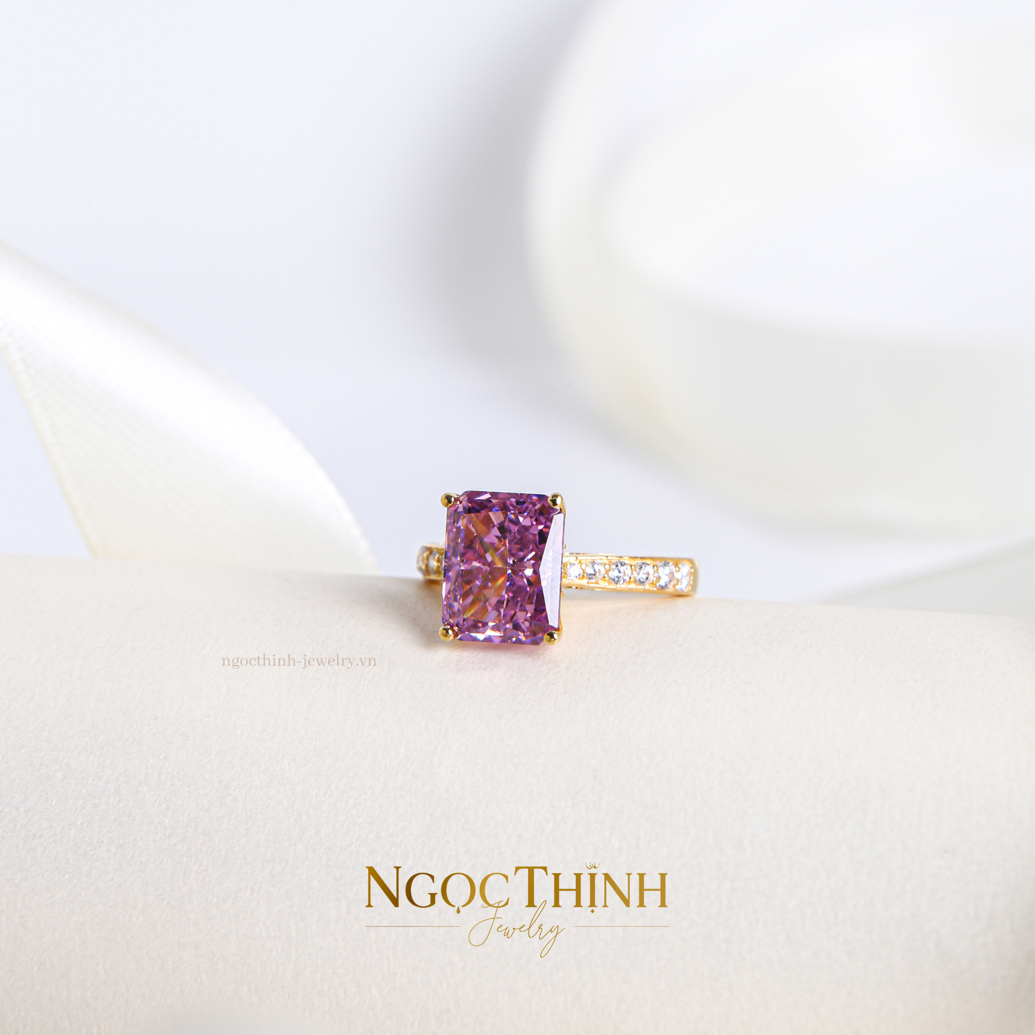 Nhẫn nữ Topaz