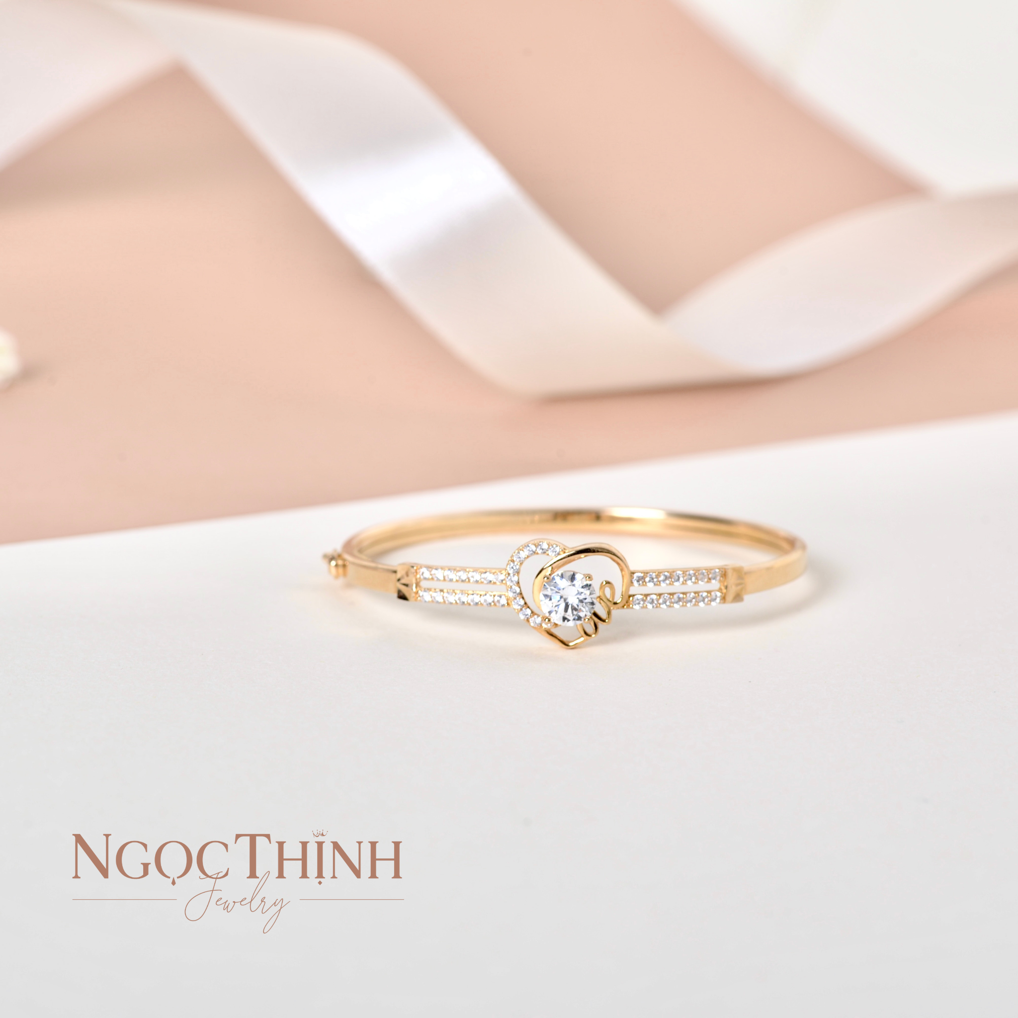 Vòng tay Bangle Cz