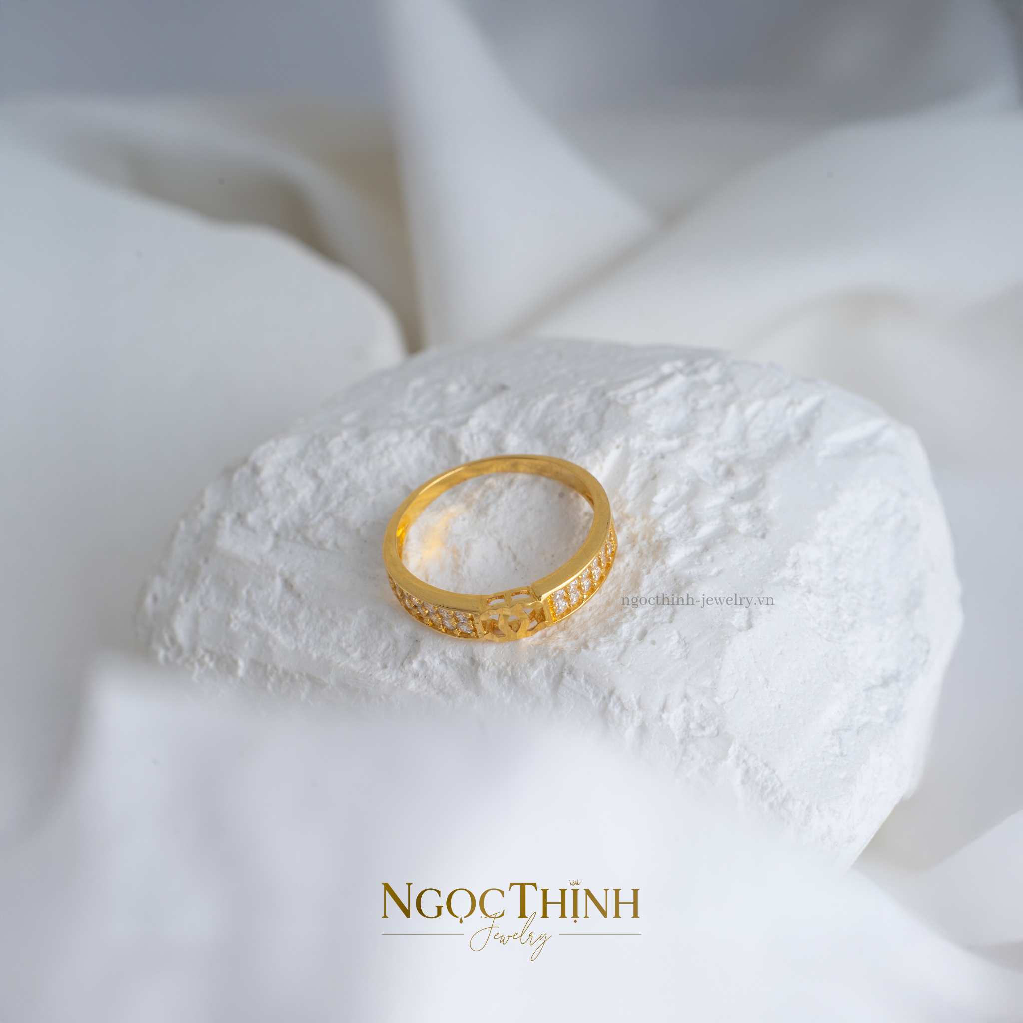 Nhẫn Nữ