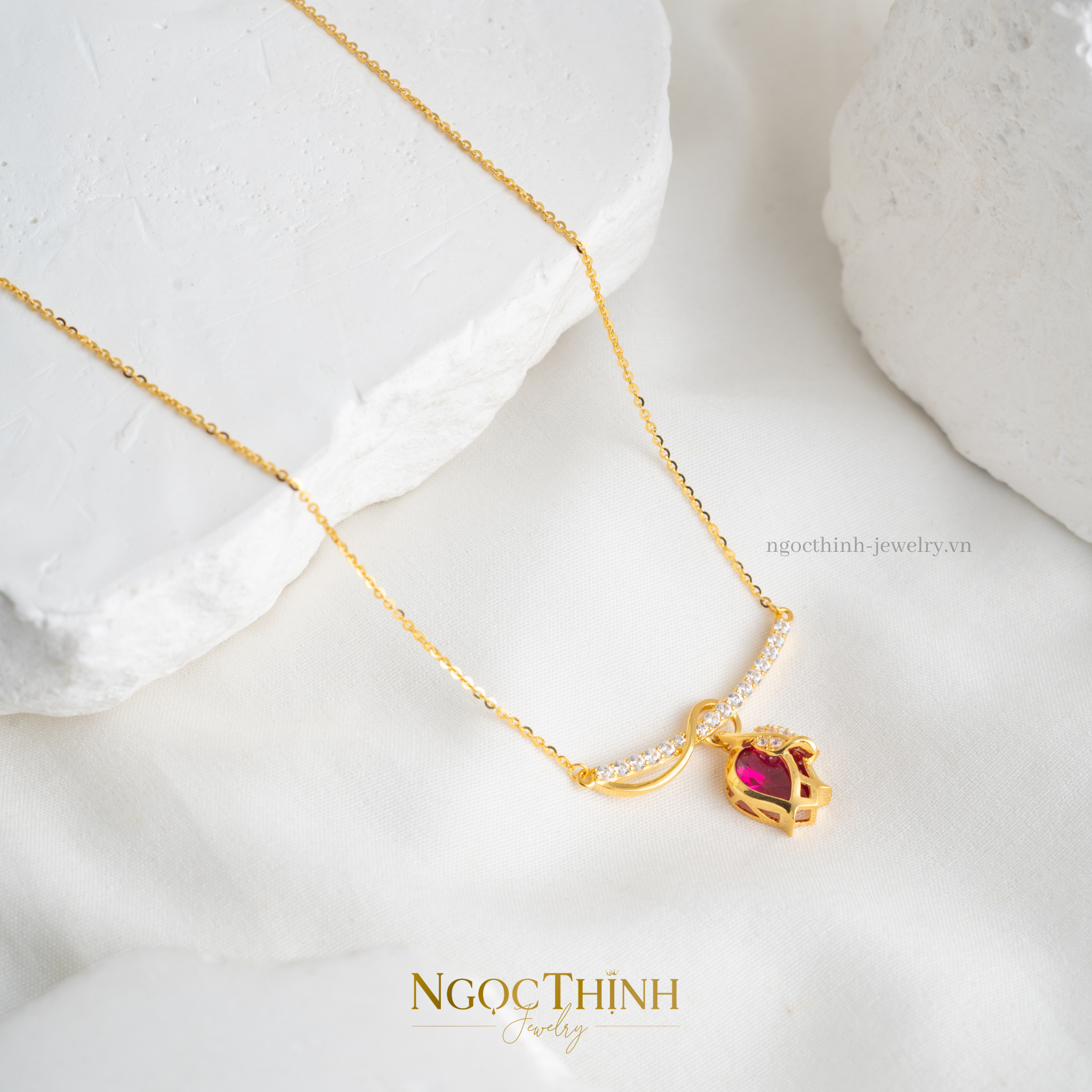 Dây chuyền liền mặt