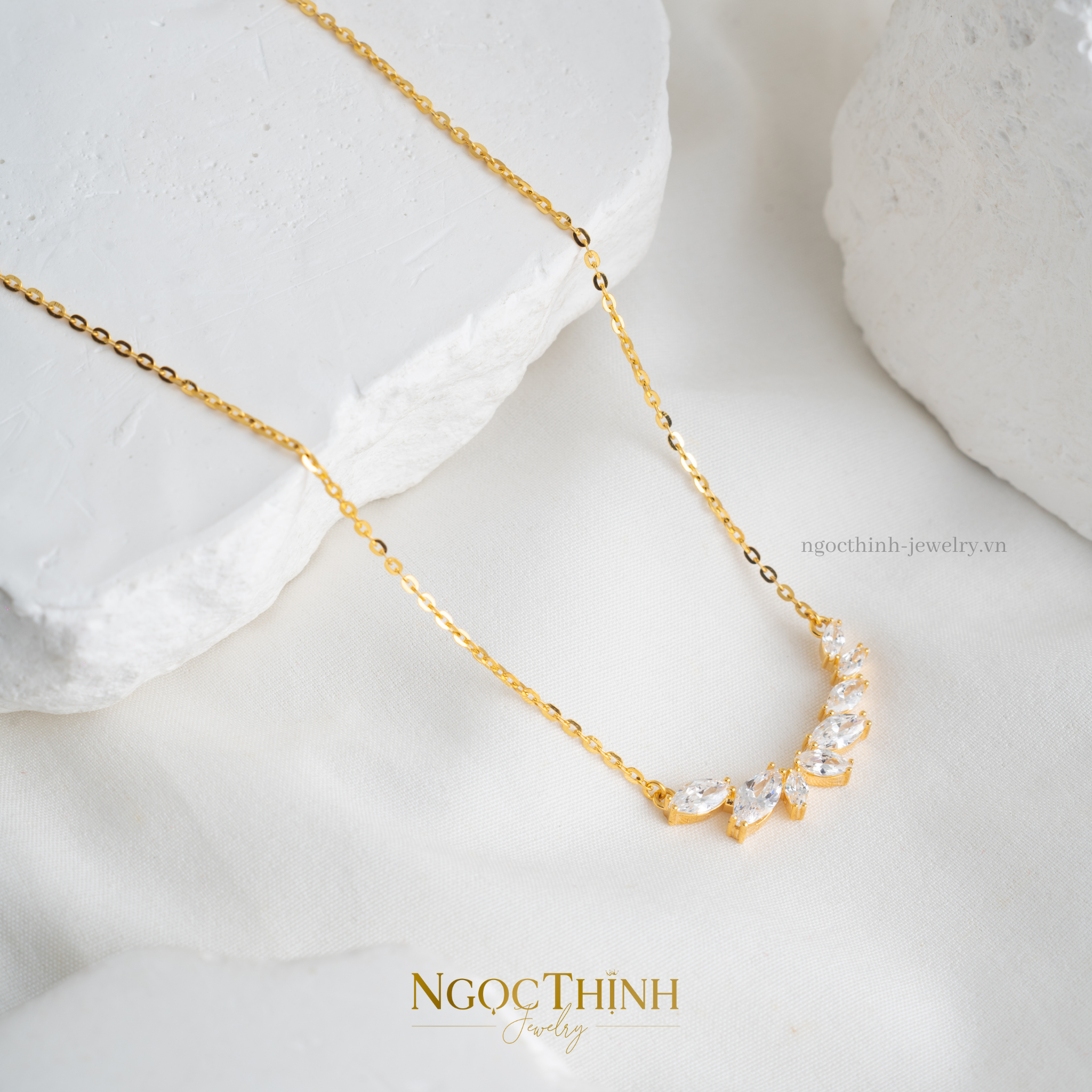 Dây chuyền liền mặt