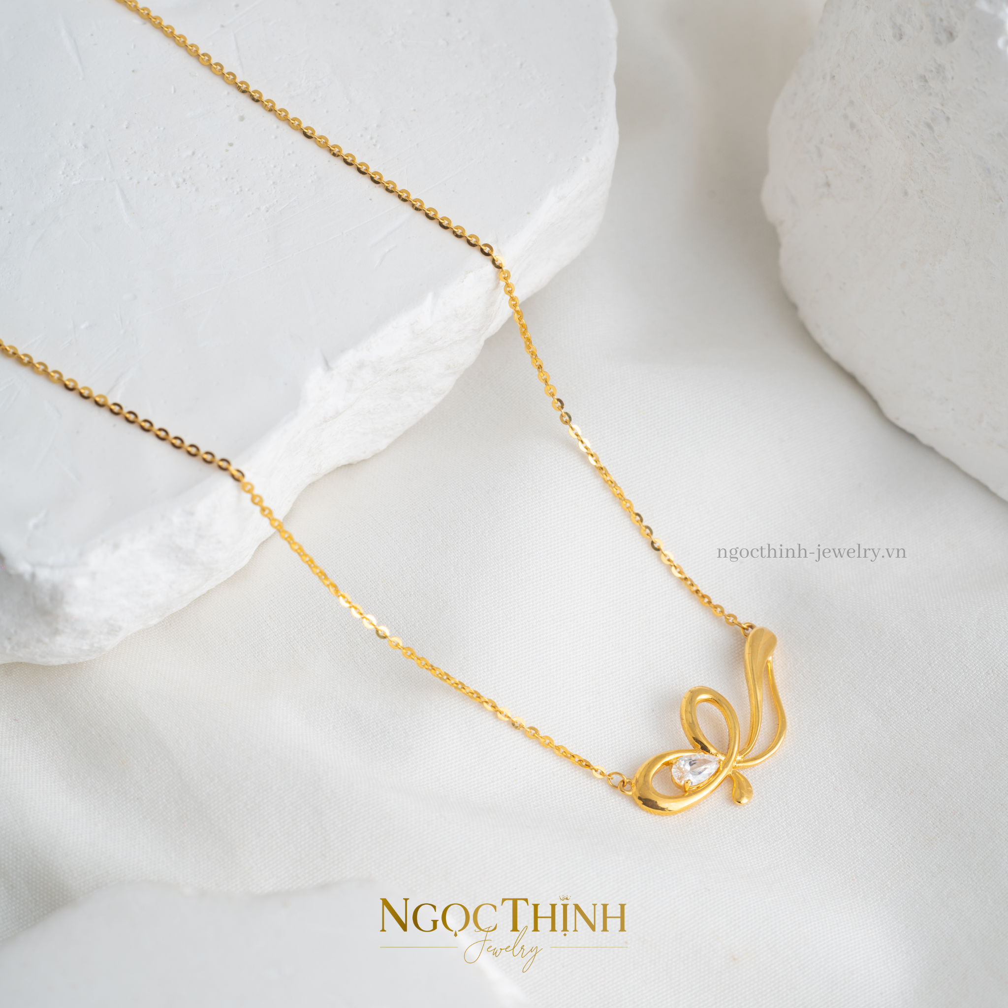 Dây chuyền liền mặt