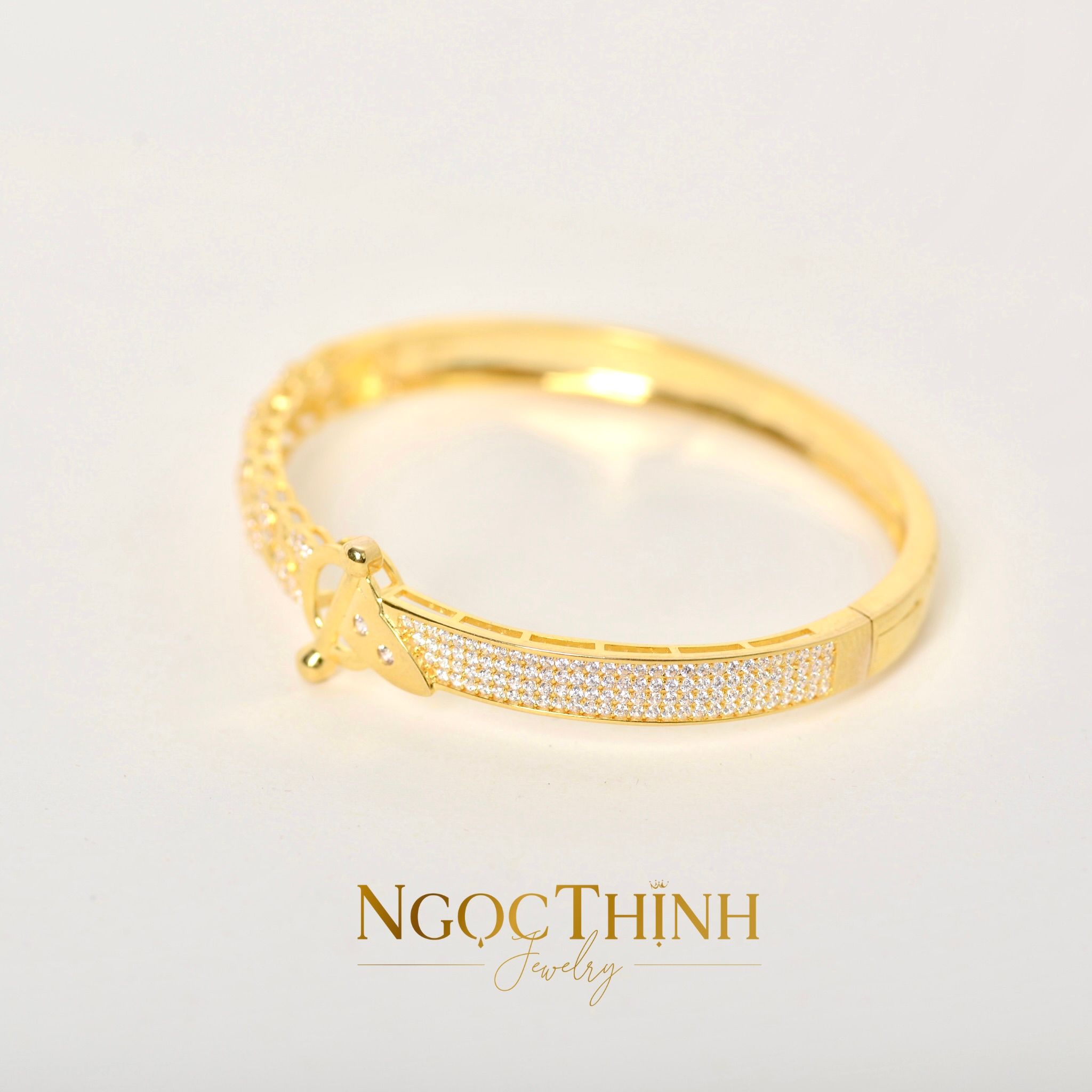Vòng tay Bangle