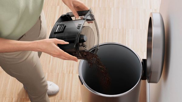 Máy hút bụi có dây Bosch BGS21WPOW 2000W, 2L