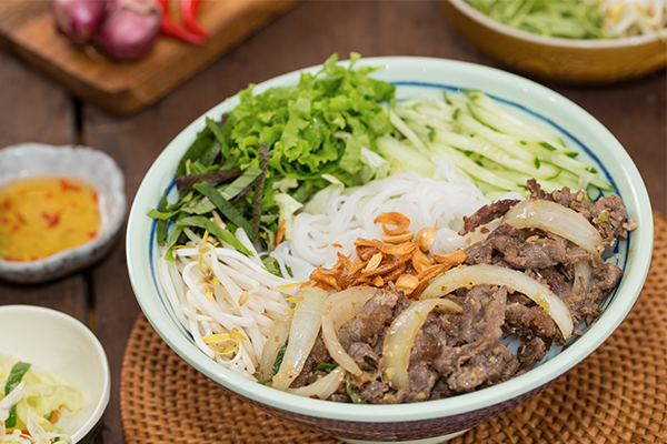  Bún thịt bò xào sả 