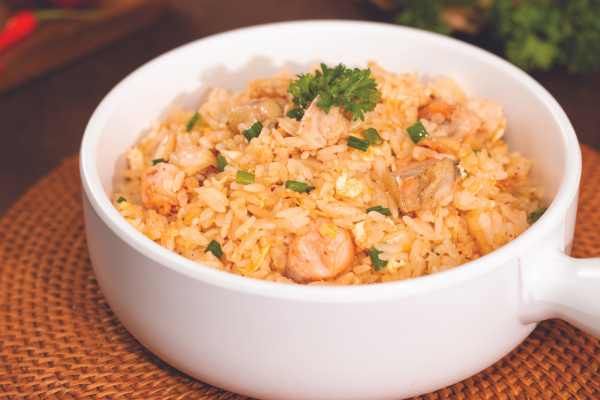  Cơm chiên cá hồi kim chi 